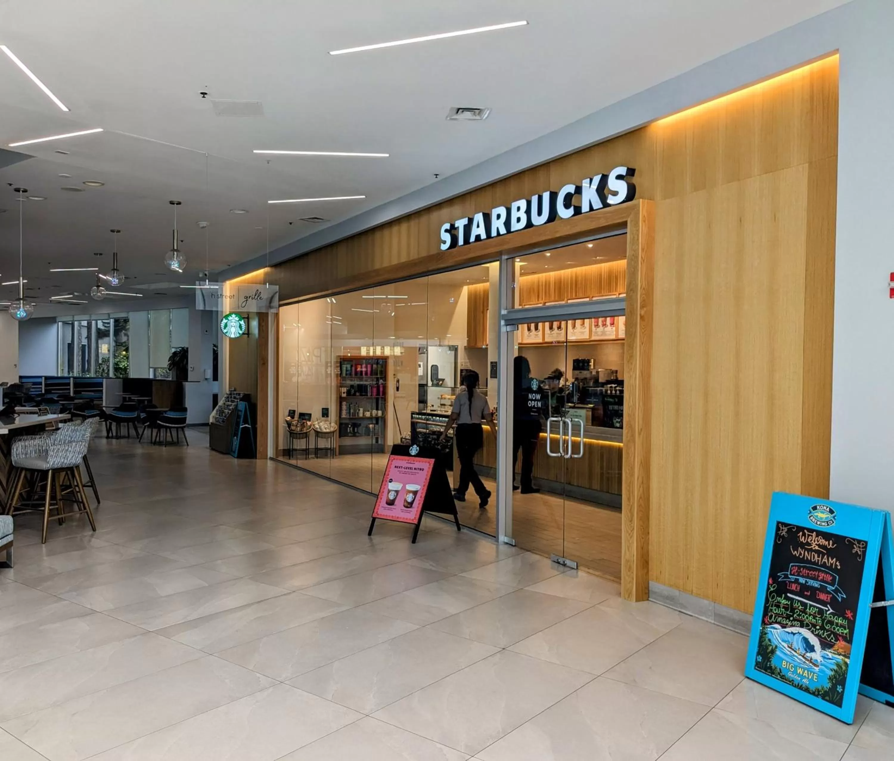 Coffee/tea facilities in Wyndham Orlando Resort & Conference Center, Celebration Area