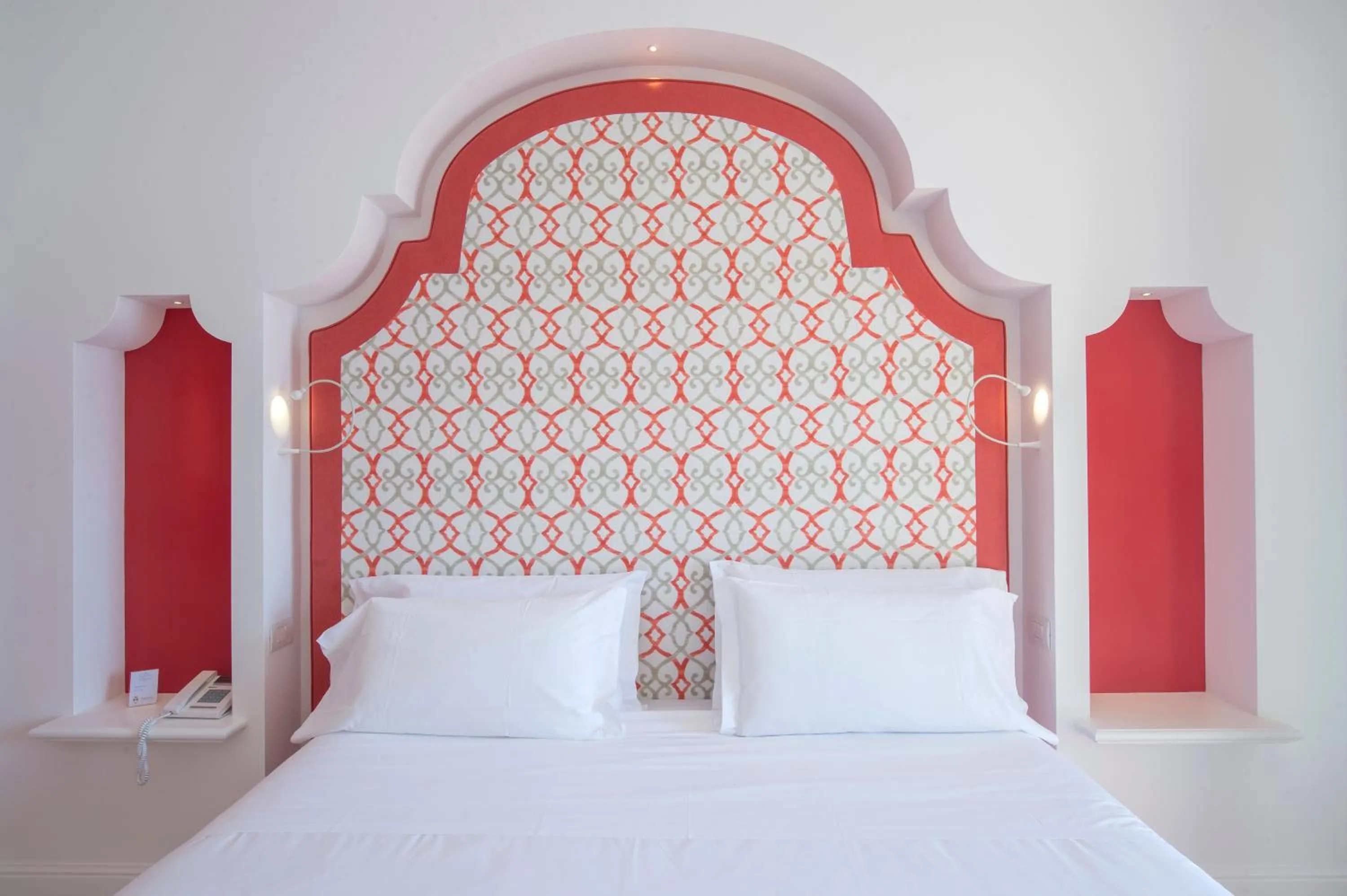 Decorative detail, Bed in Tramonto d'Oro