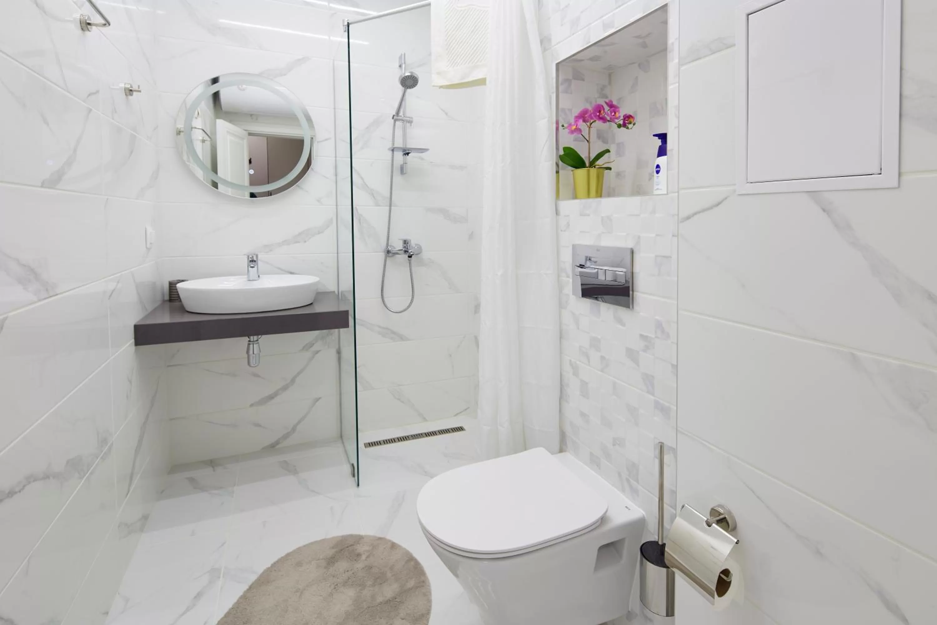 Shower in Bellicity Apart Complex