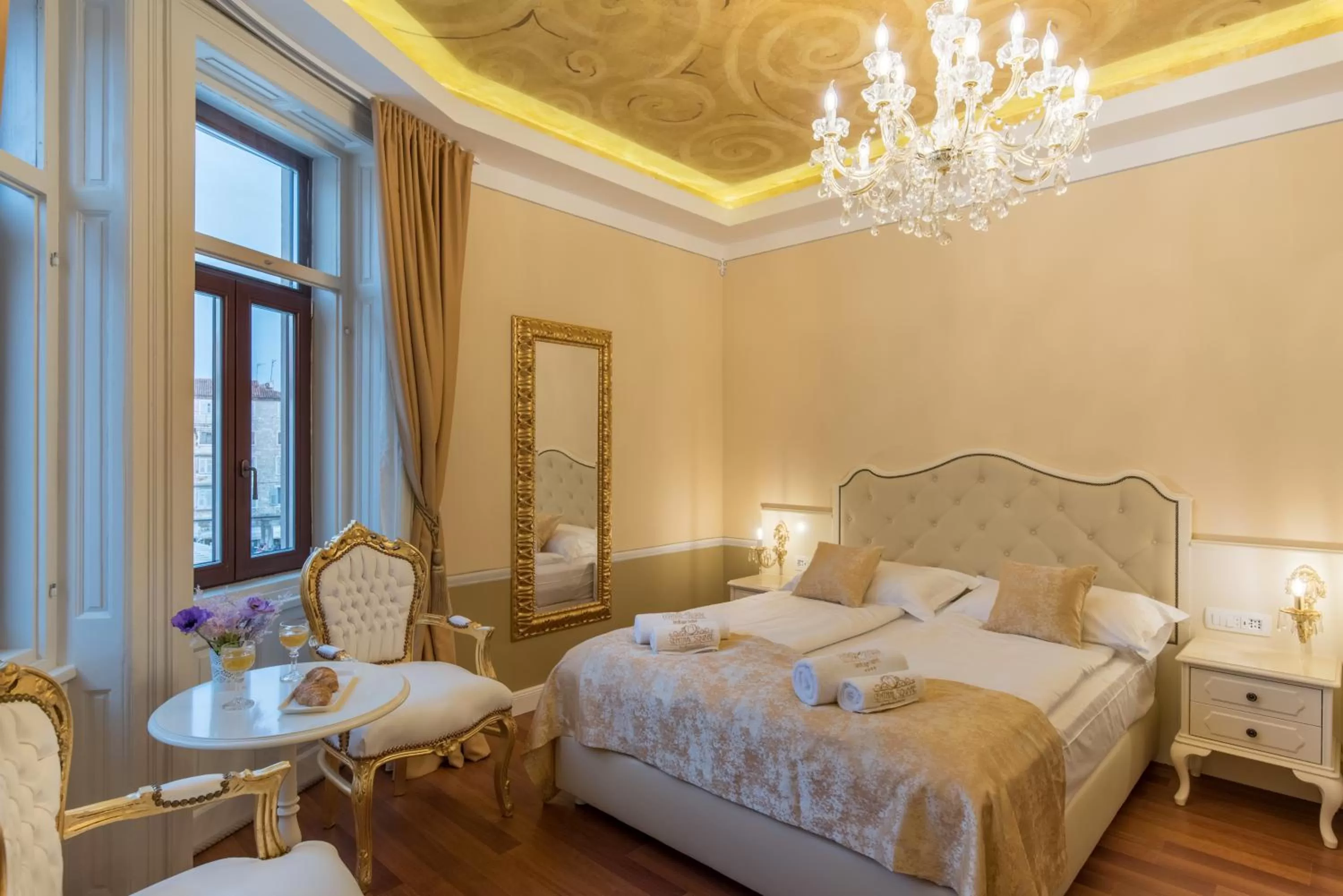 Bed in Central Square Heritage Hotel