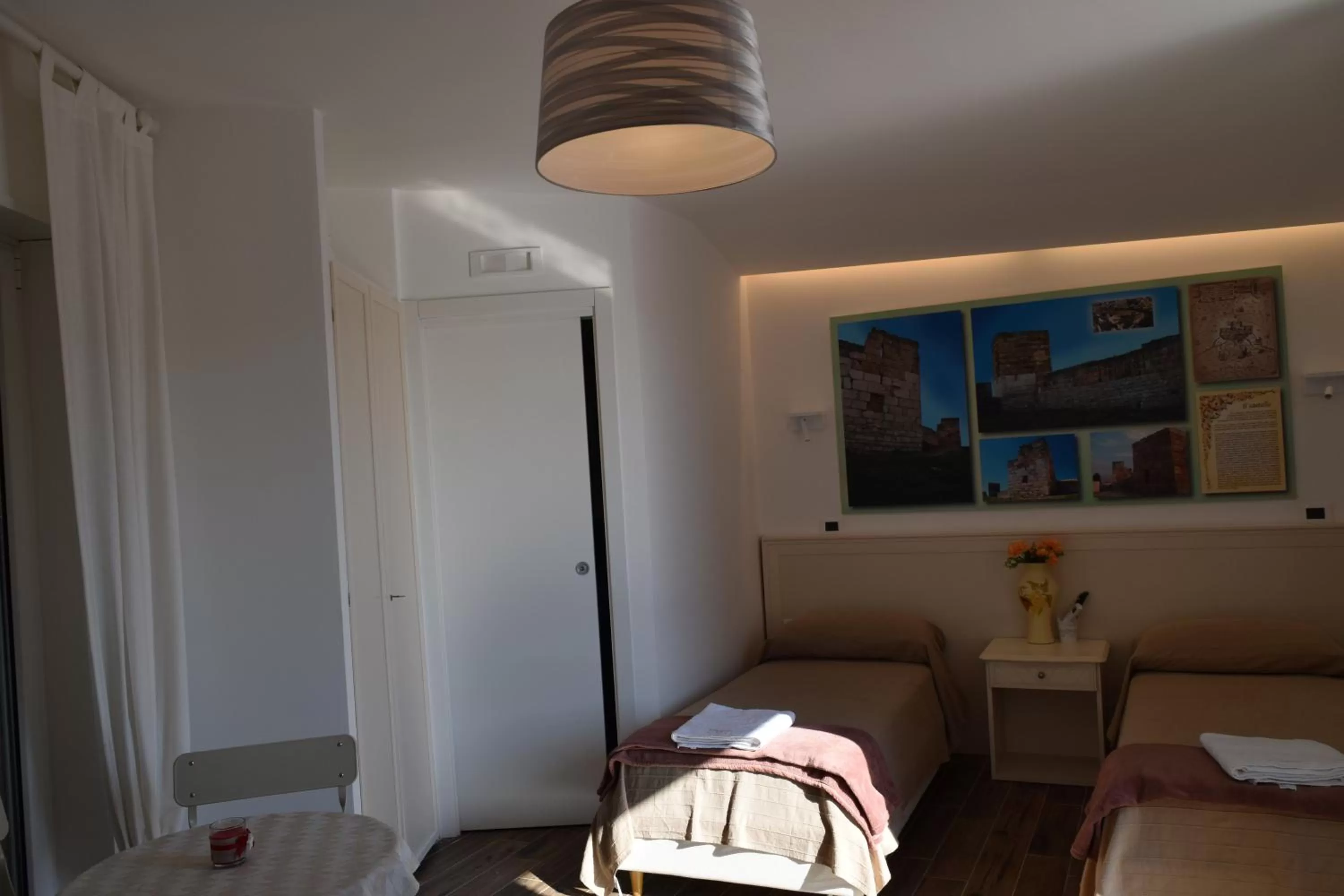 Photo of the whole room, Bed in DomuS al Corso B&B