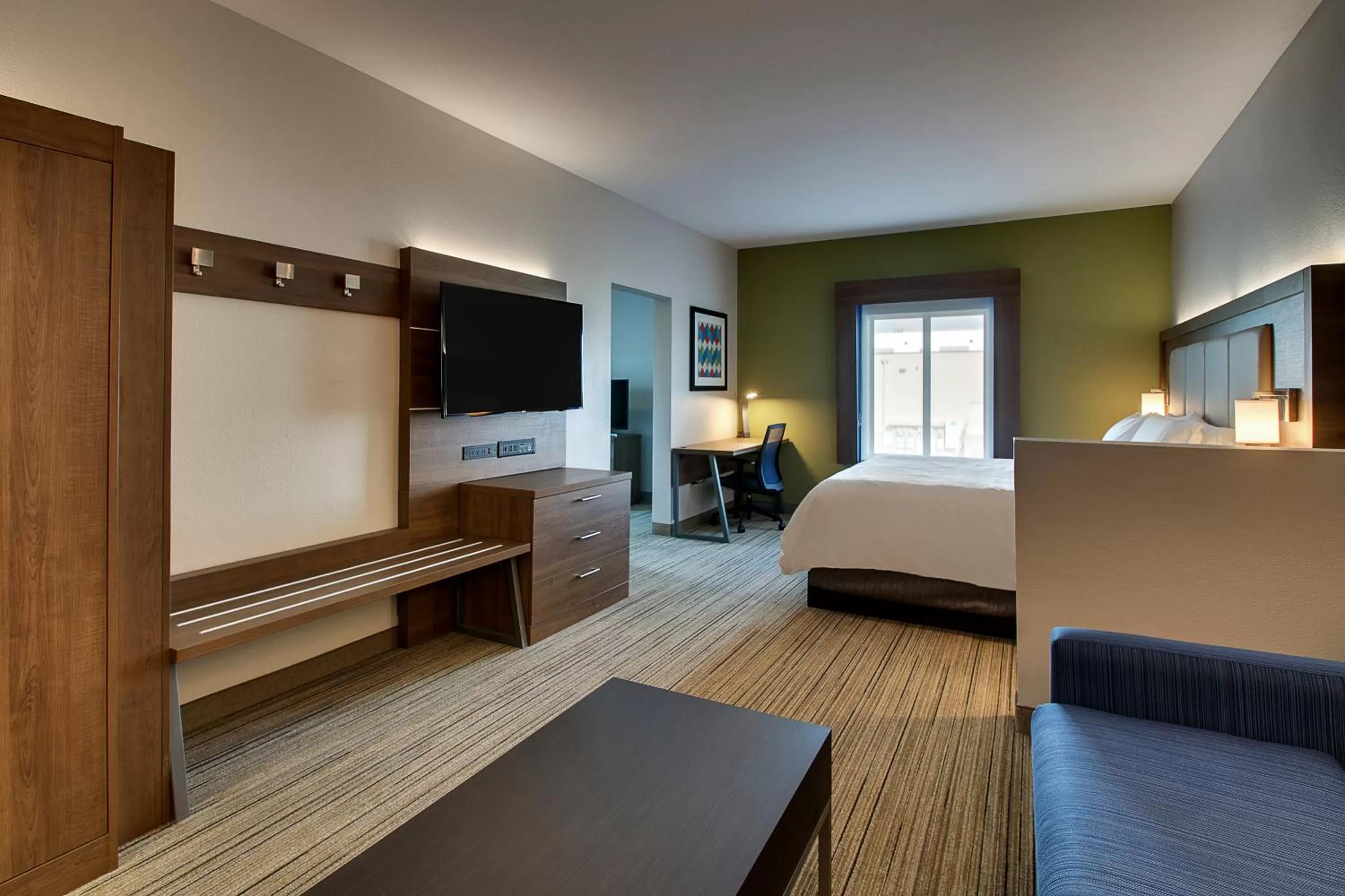 TV and multimedia, Bed in Holiday Inn Express Hotel & Suites Austell Powder Springs by IHG