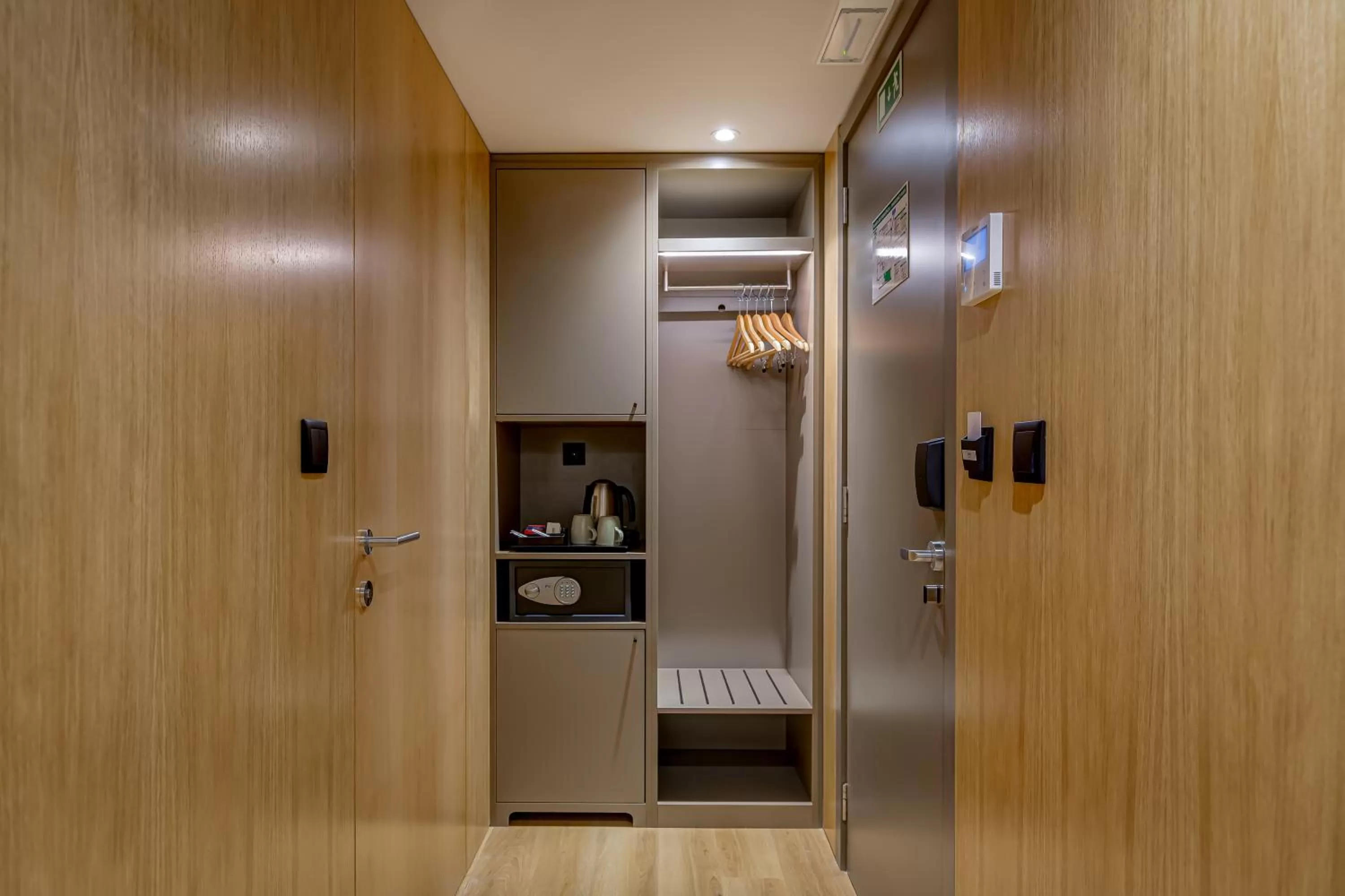 wardrobe in Acta The Clover