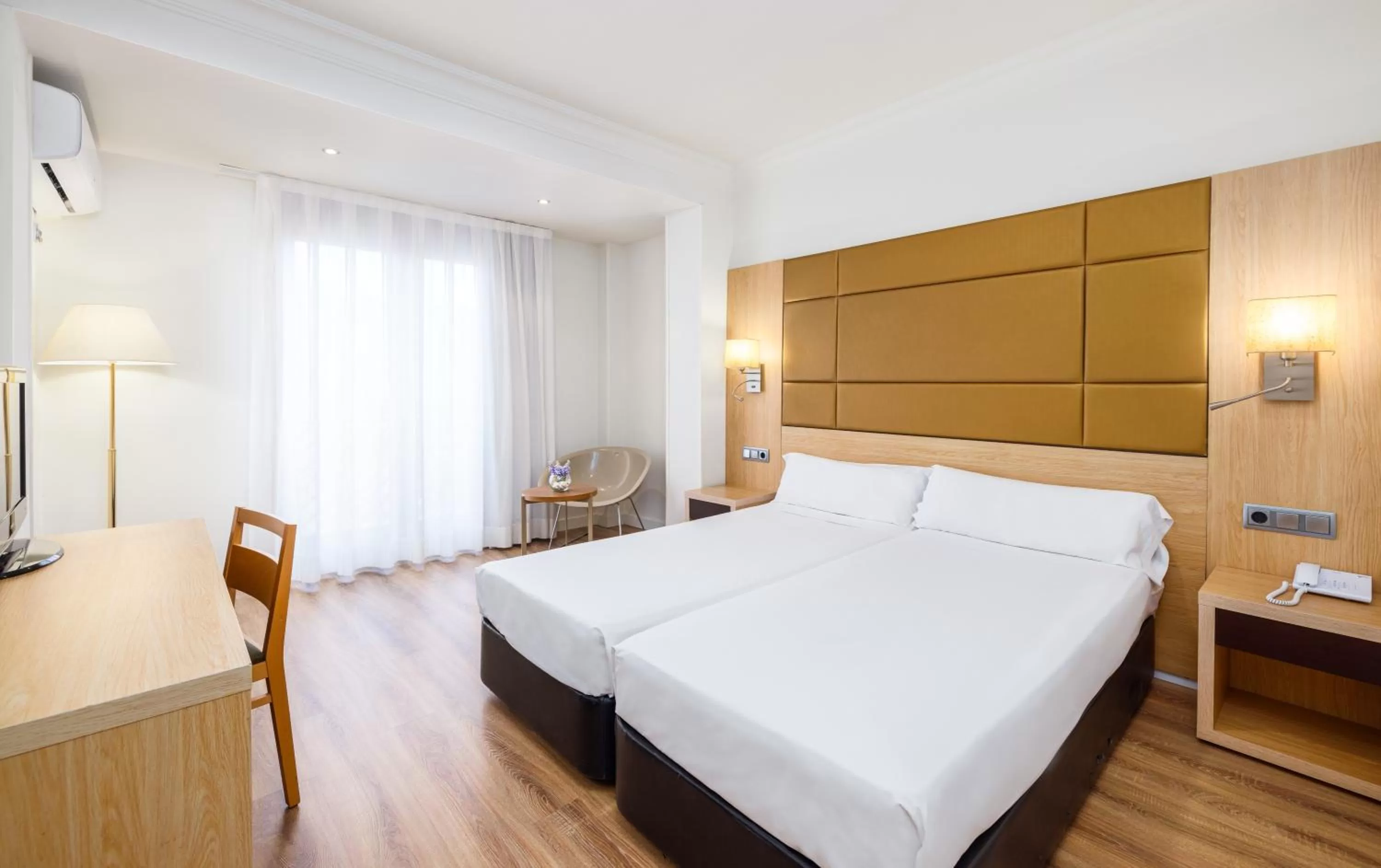 Photo of the whole room, Bed in Virgen de los Reyes