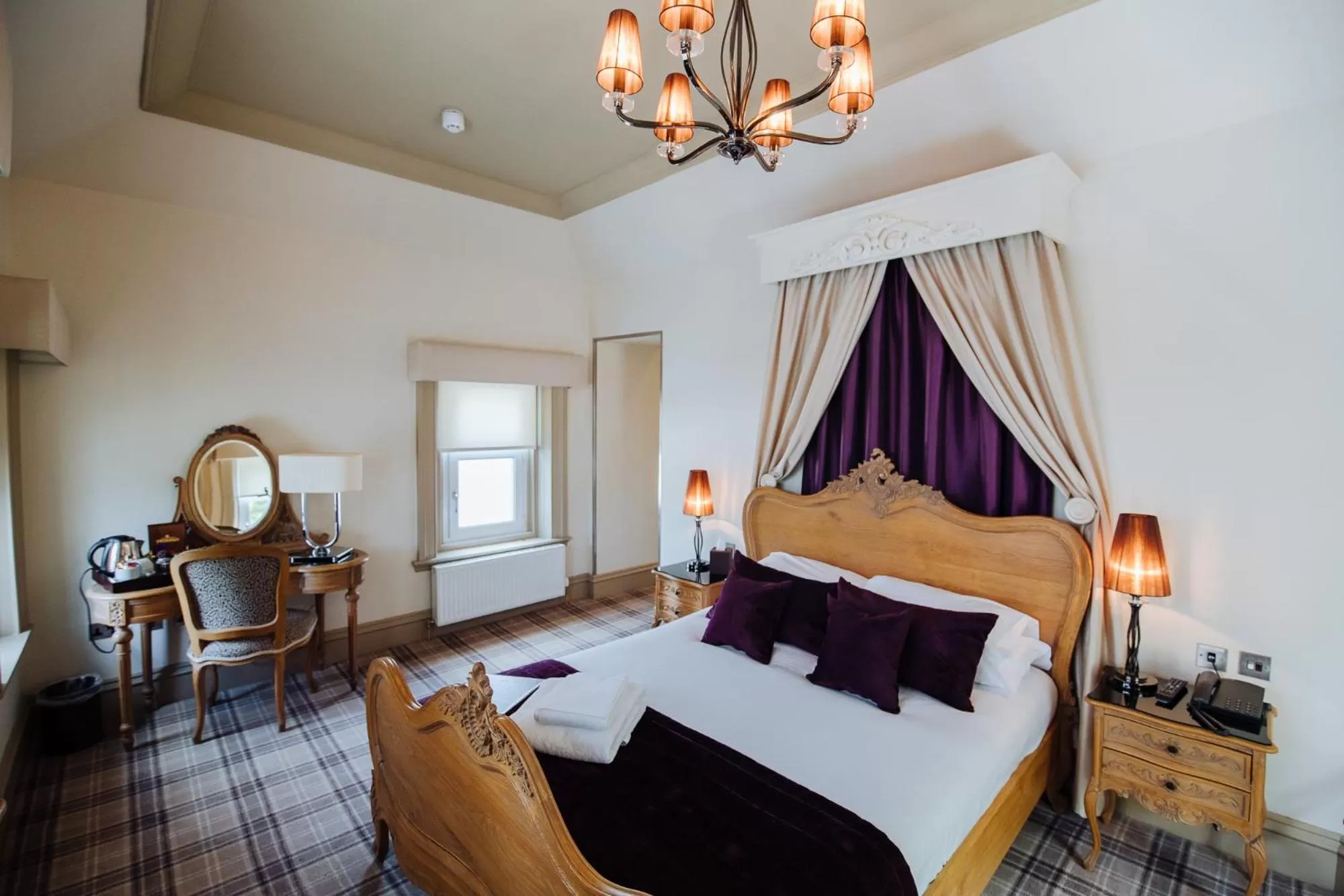 Bed in Lynnhurst Hotel