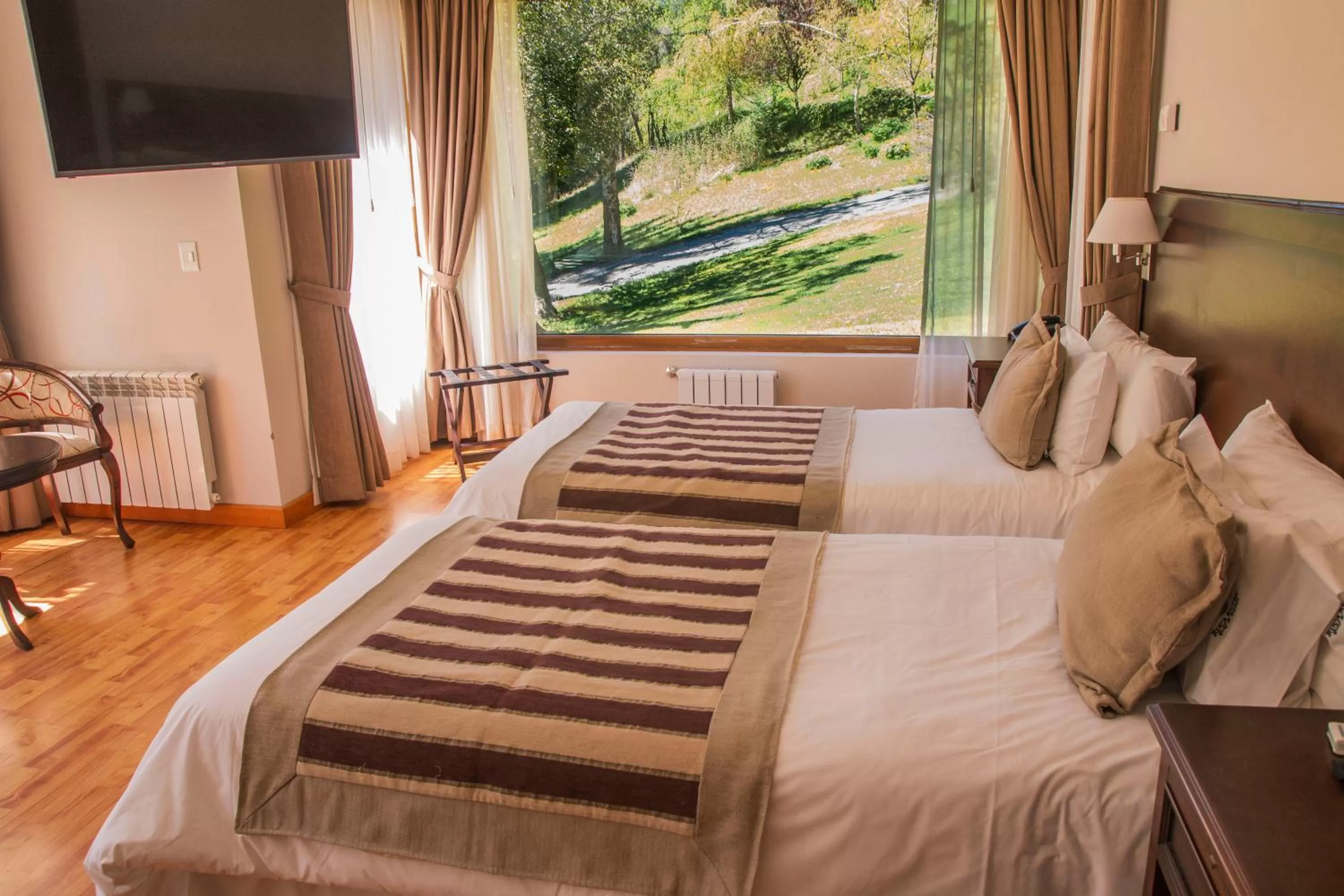 Photo of the whole room, Bed in Ruca Kuyen Golf & Resort