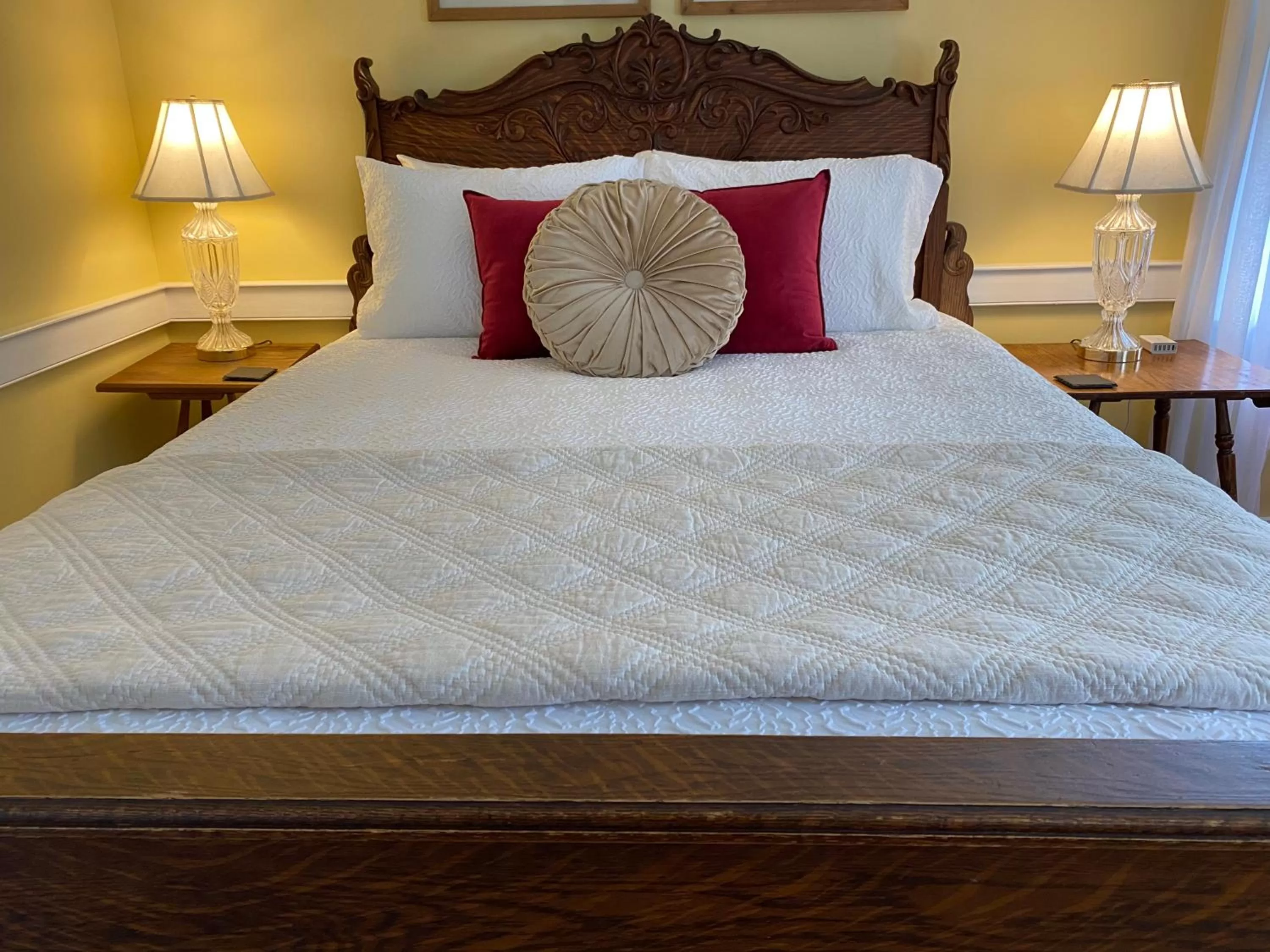 Bed in Spouter Inn Bed & Breakfast