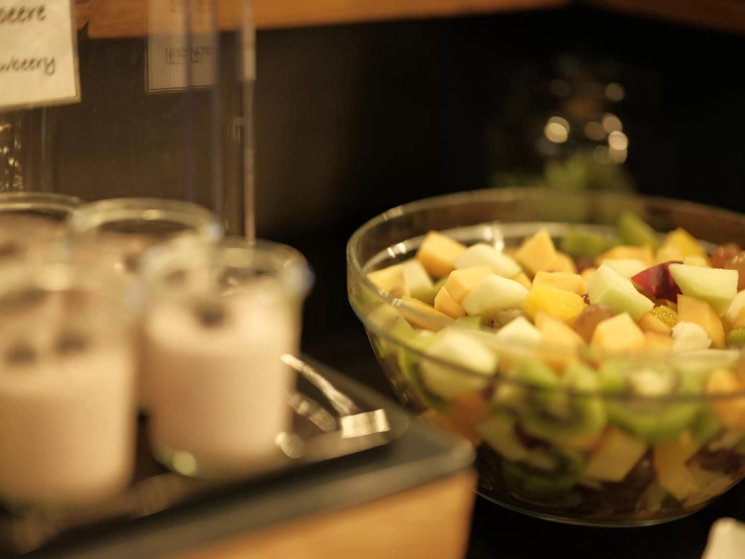 Food and drinks in THE ROOMS - Hotel & House