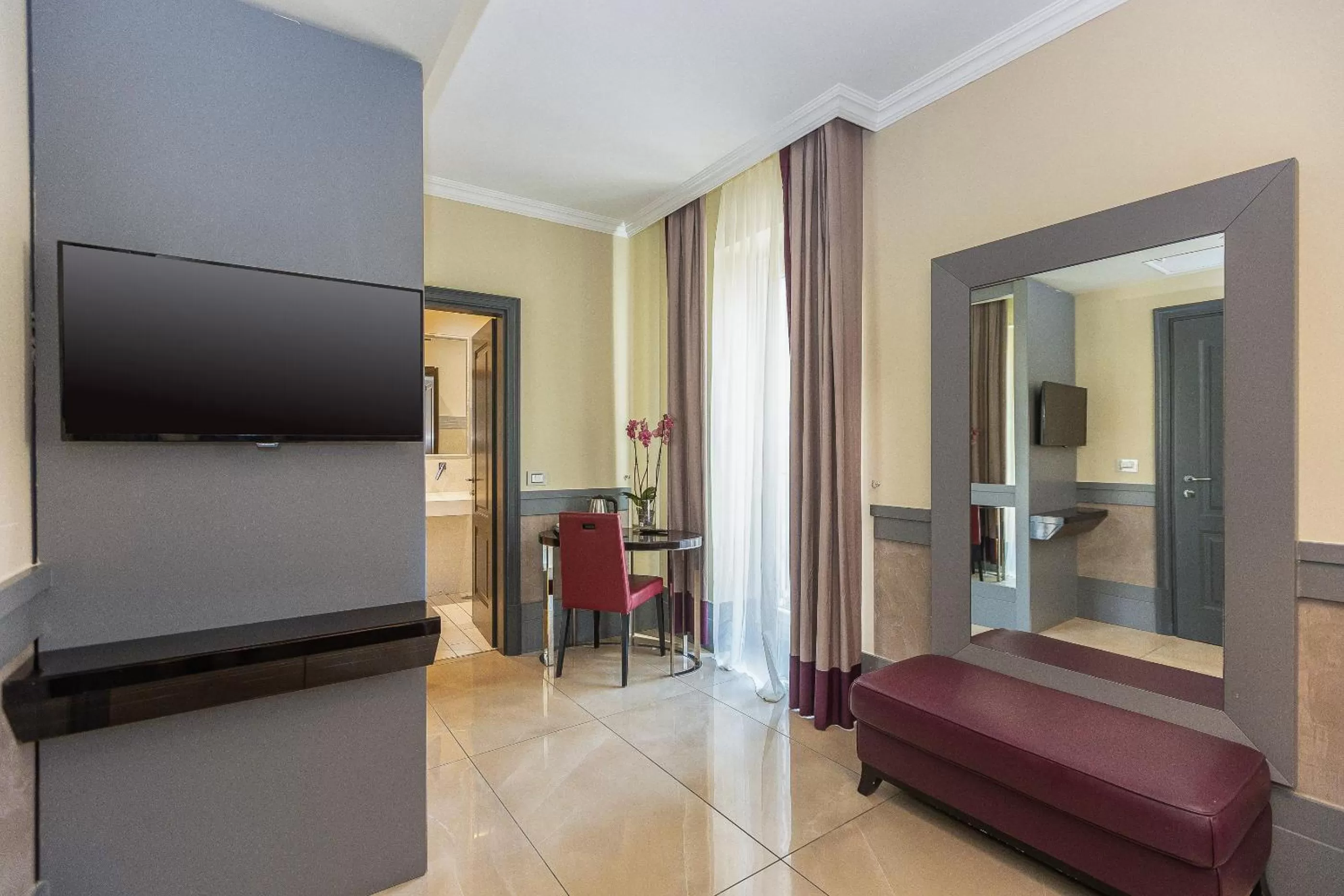TV and multimedia in Hotel Castellino Roma