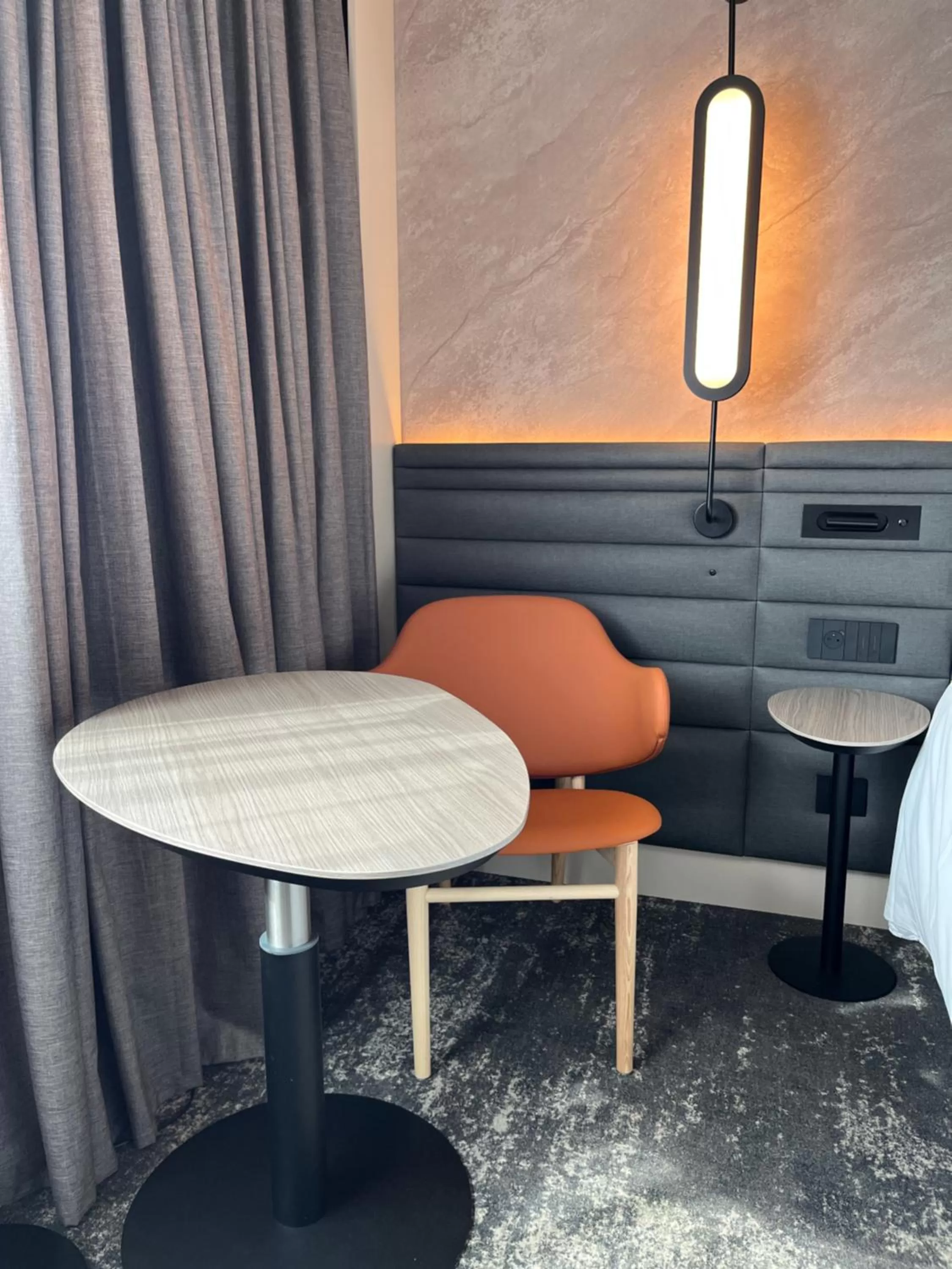 Seating area in Novotel Angers Lac de Maine