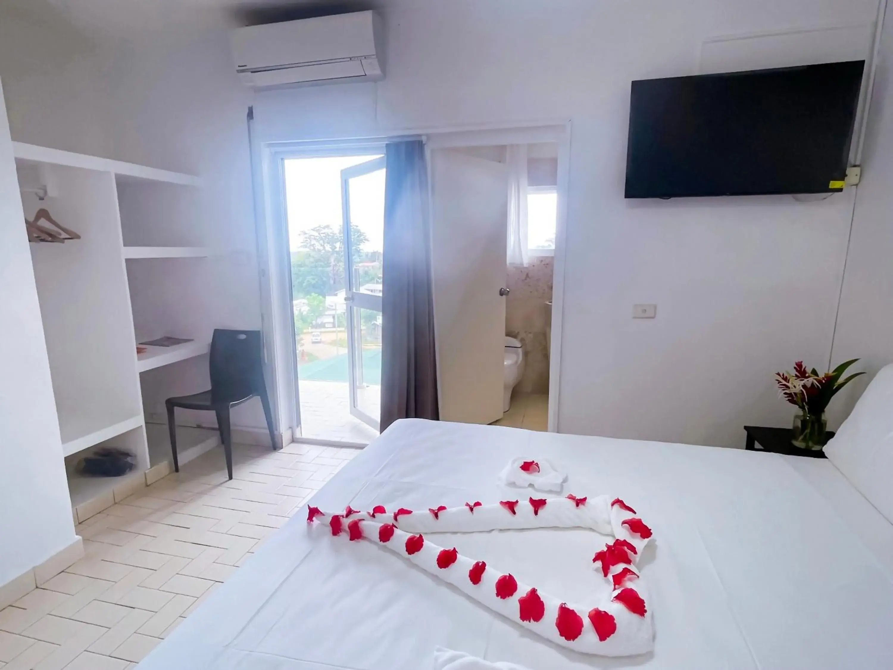 Queen Room with Balcony in Coconut Palms Resort Vanuatu Queen Room with Balcony in Coconut Palms Resort Vanuatu