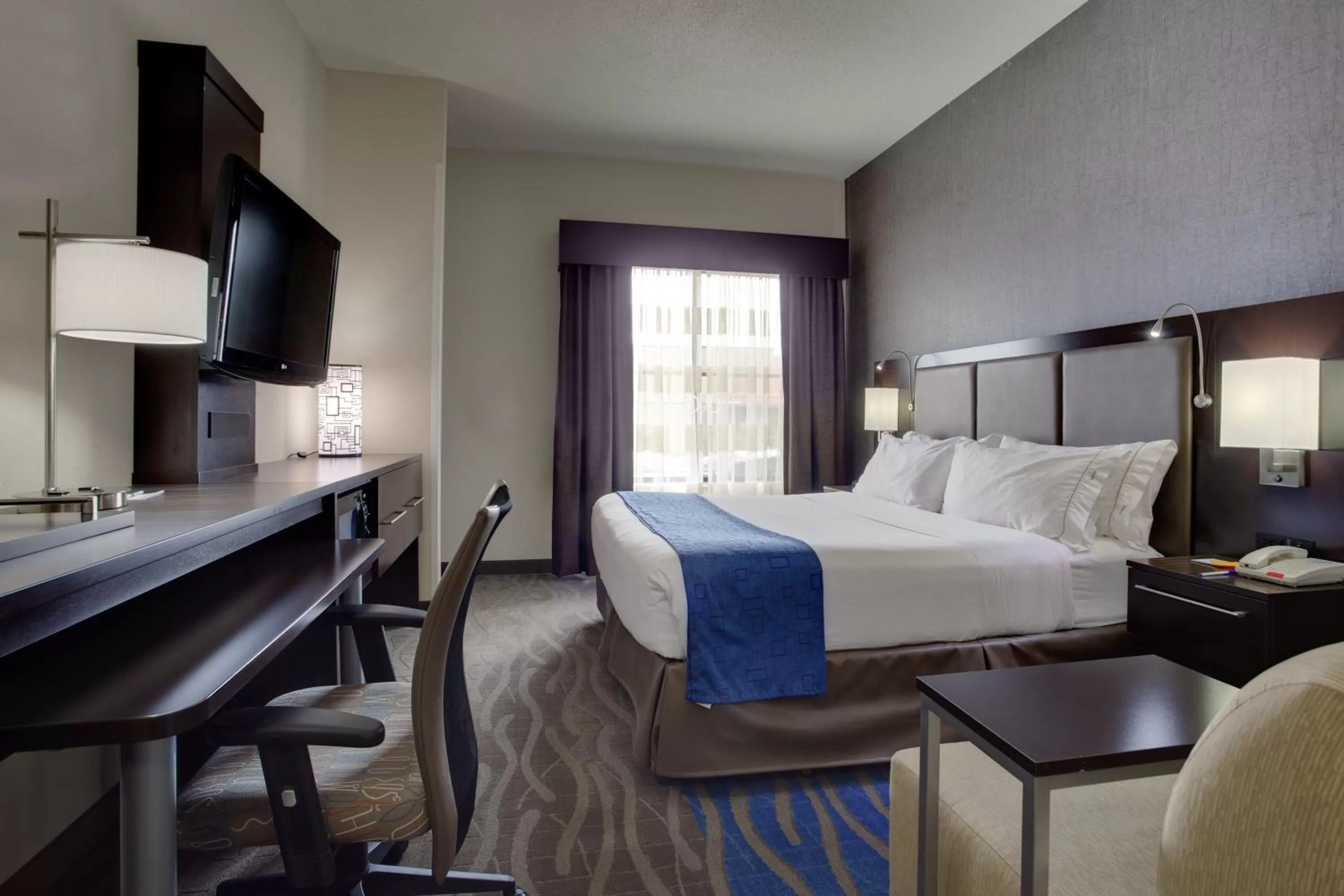 Photo of the whole room, Bed in Holiday Inn Express Hotel & Suites Meadowlands Area by IHG