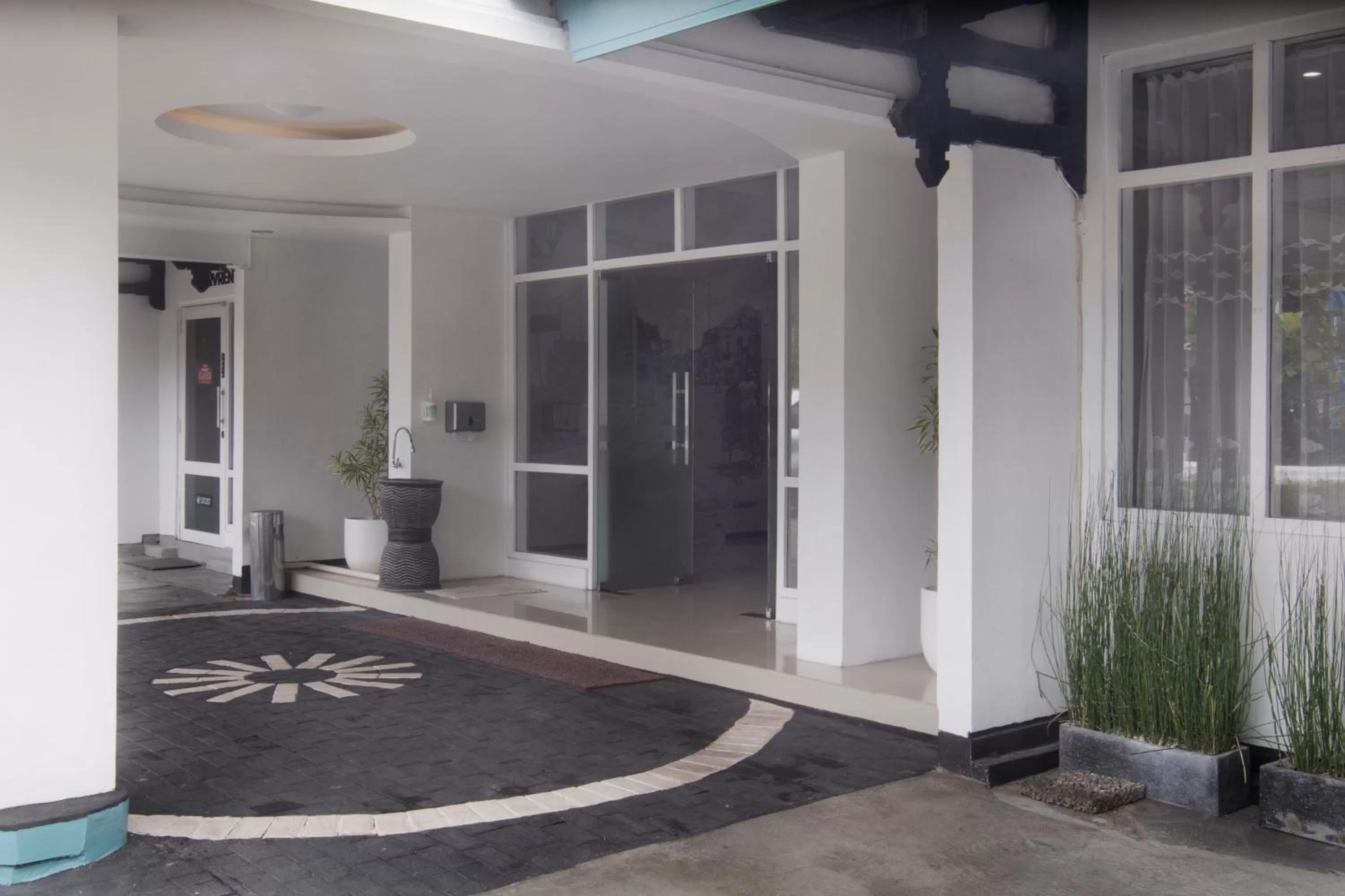 Facade/entrance in Hotel Galuh Anindita