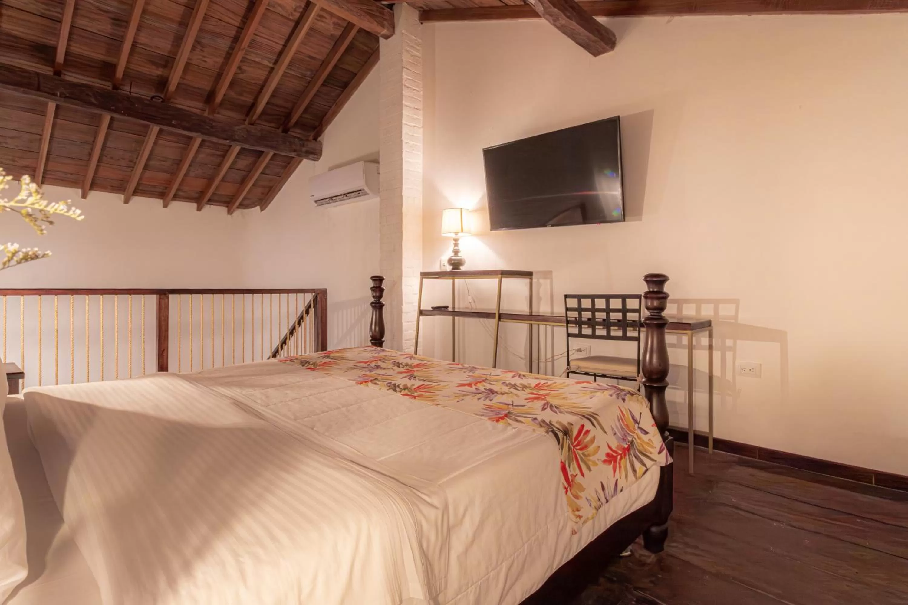 Bed in Soy Local Insignia