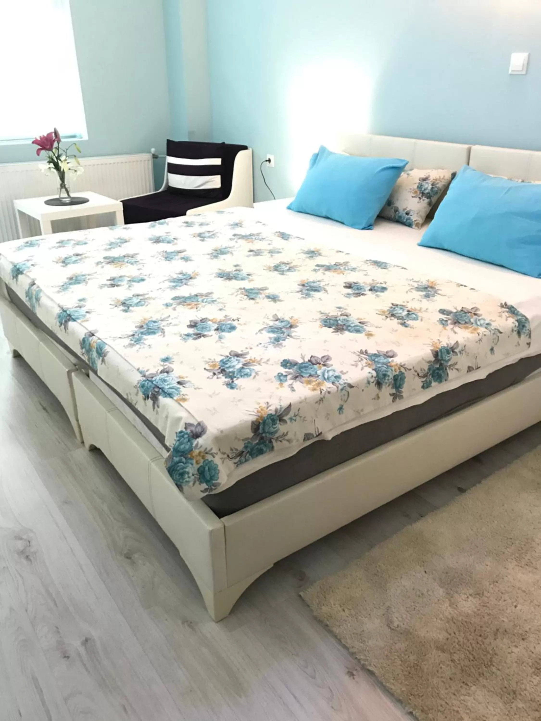 Bed in White Rose Family Guest House