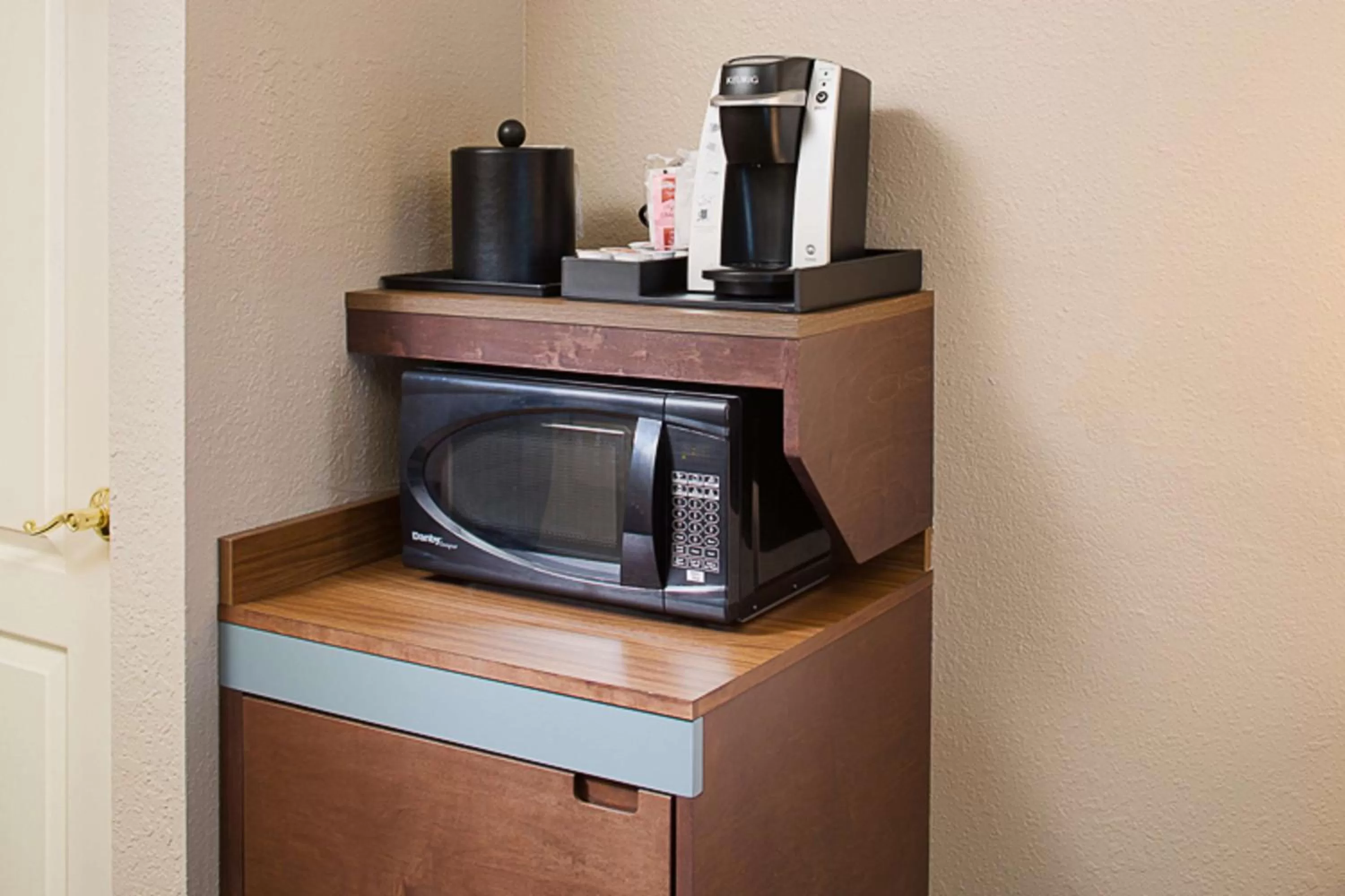 Kitchen or kitchenette in Hilton Garden Inn Albany Airport