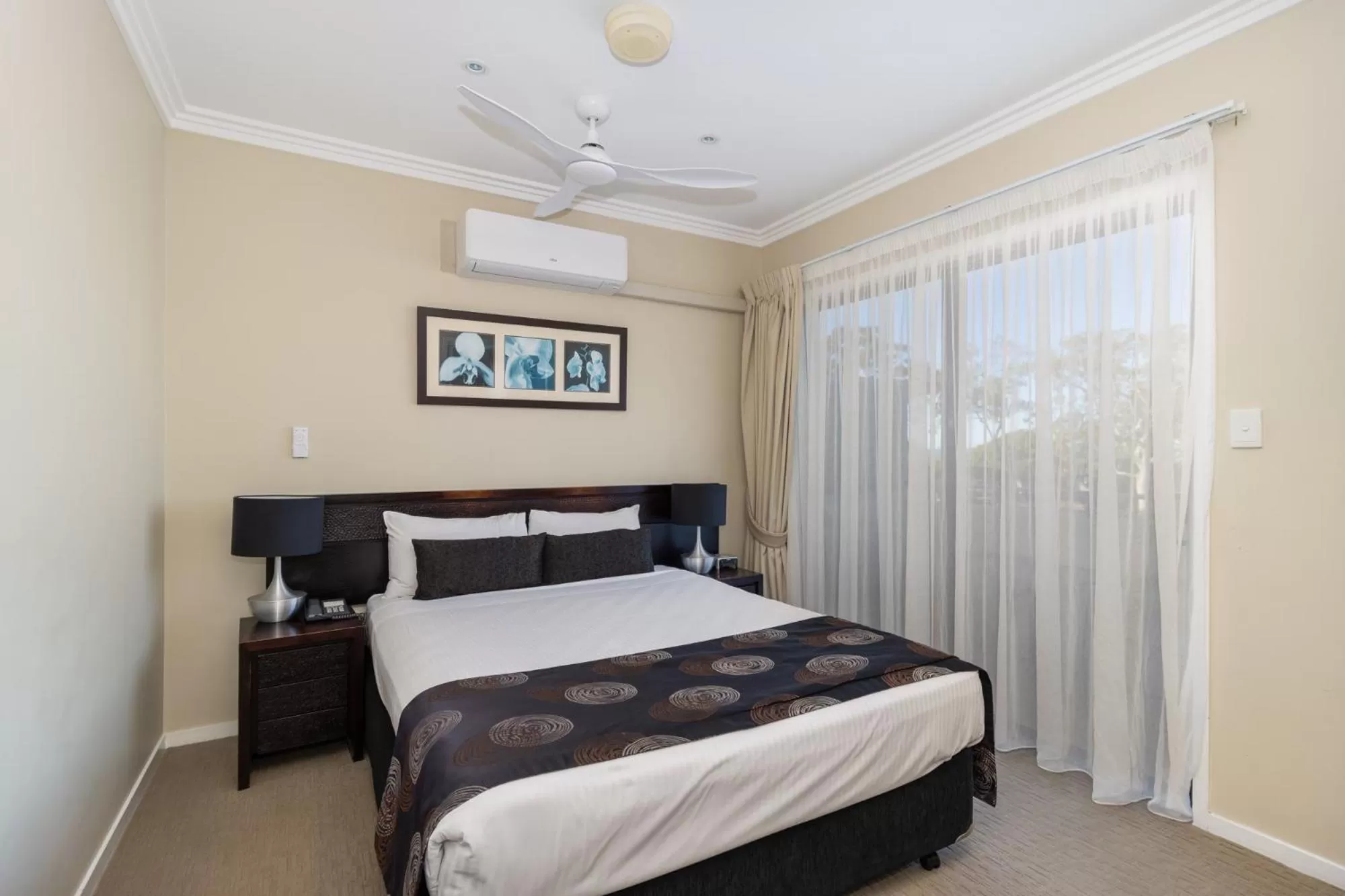 Bed in Eden by the Bay