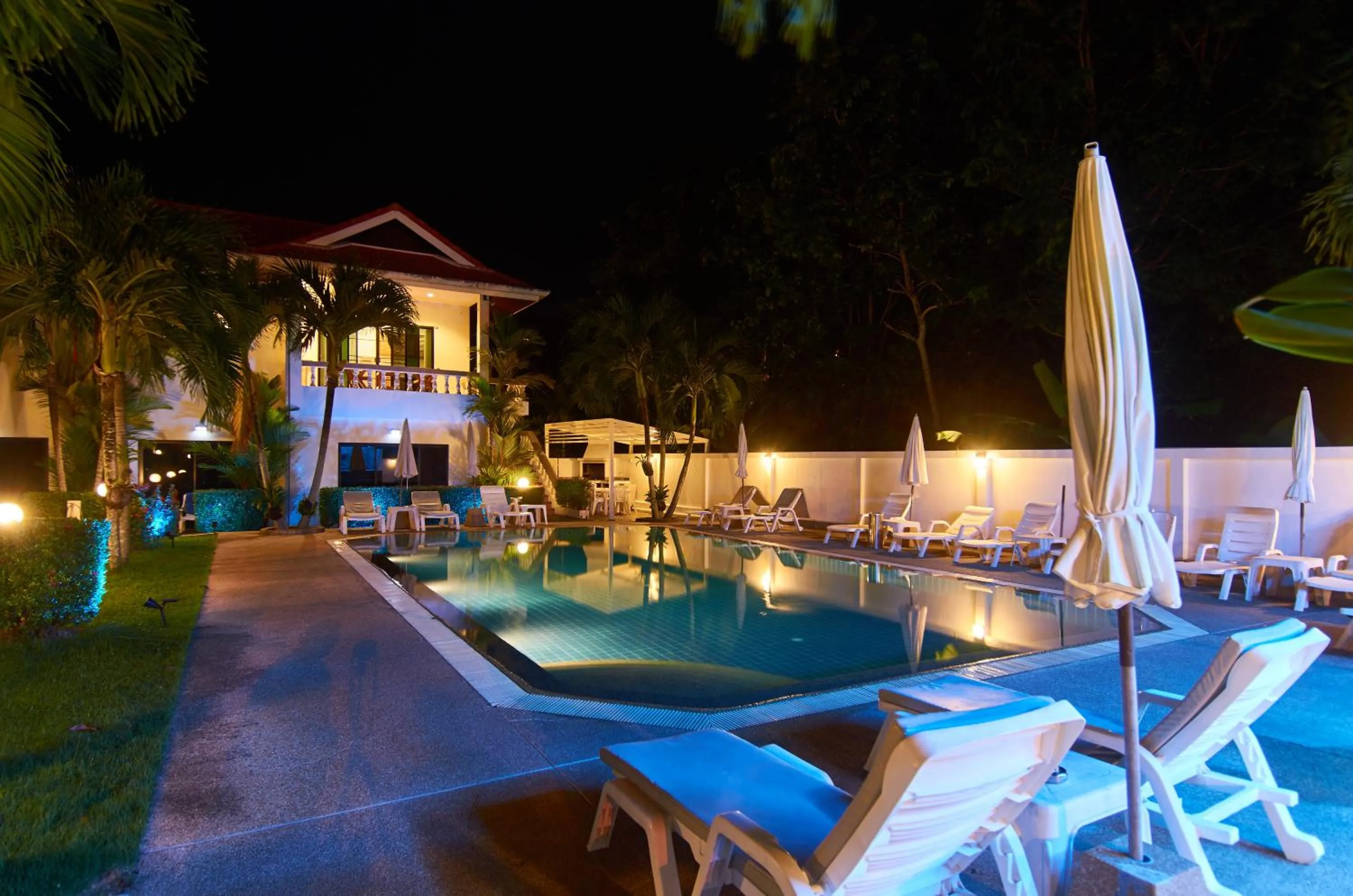 Swimming pool in Phuket Riviera Villas Hotel