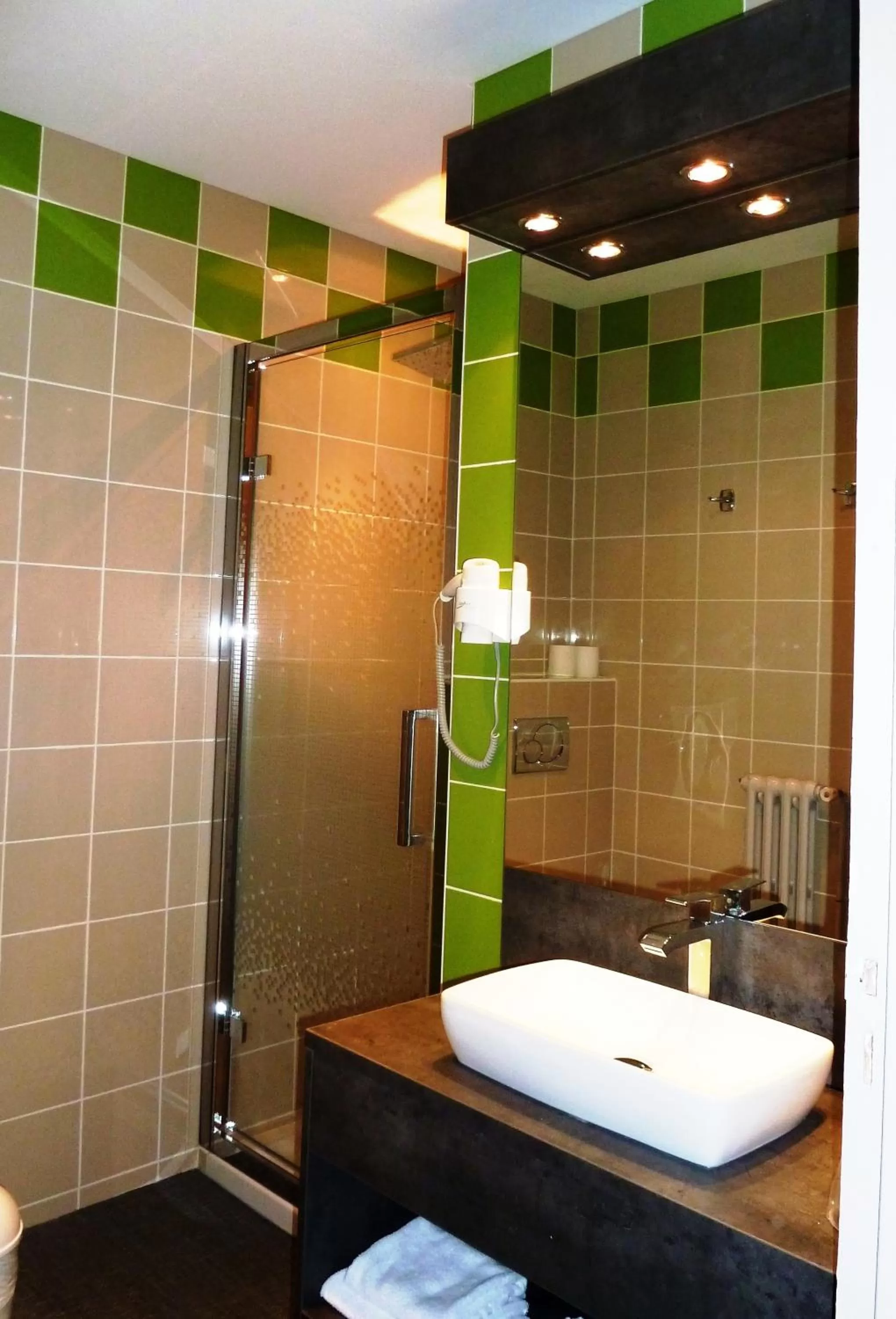 Bathroom in Hôtel Concorde - Rodez Centre Ville