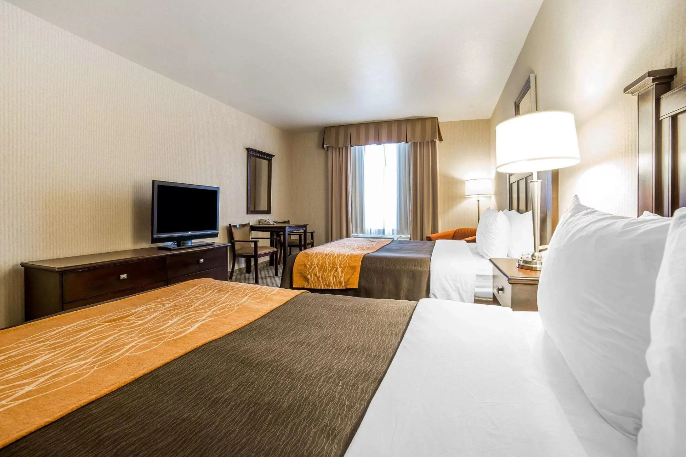 Photo of the whole room, Bed in Comfort Inn & Suites Henderson - Las Vegas