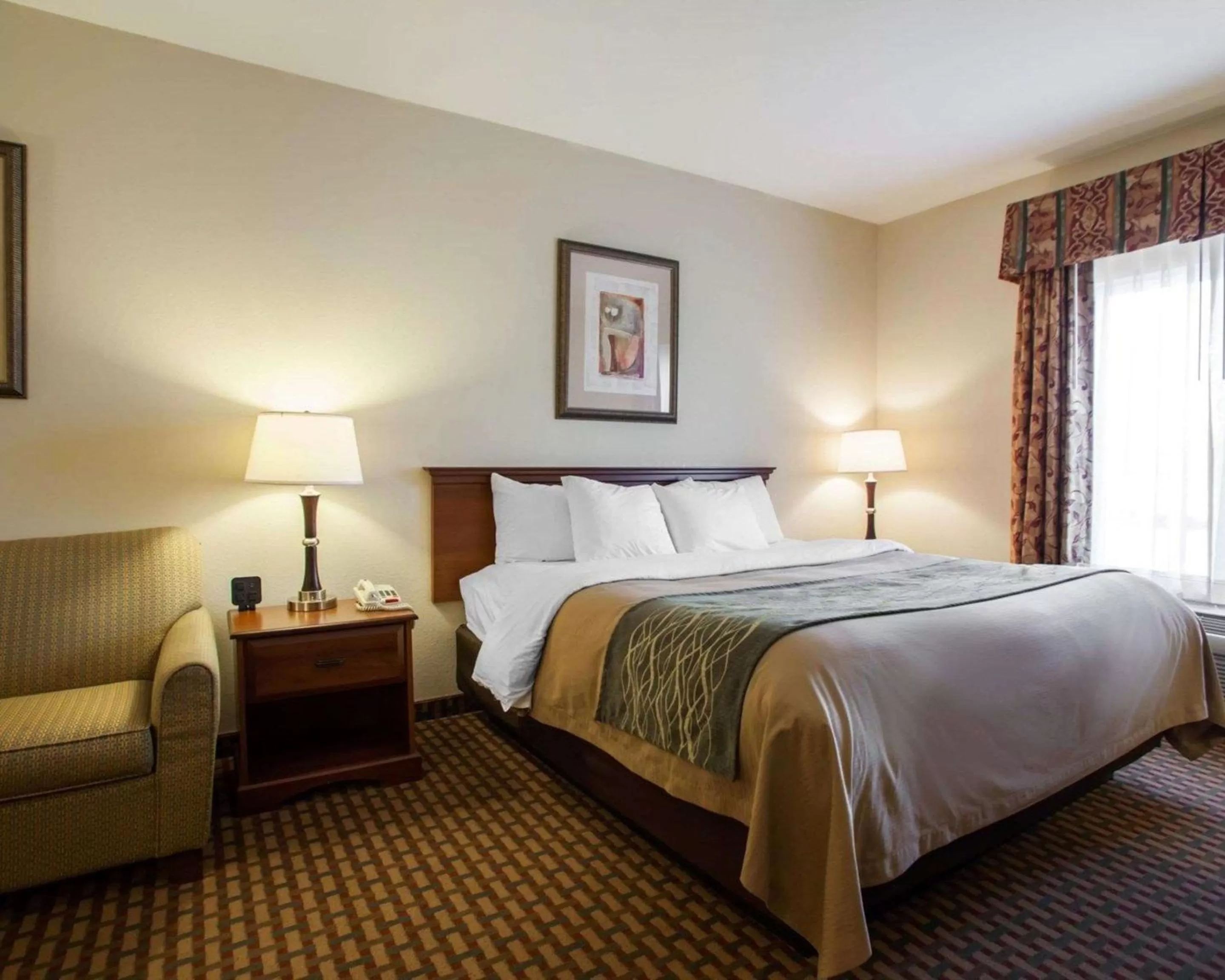 Photo of the whole room, Bed in Comfort Inn & Suites Harrisonville