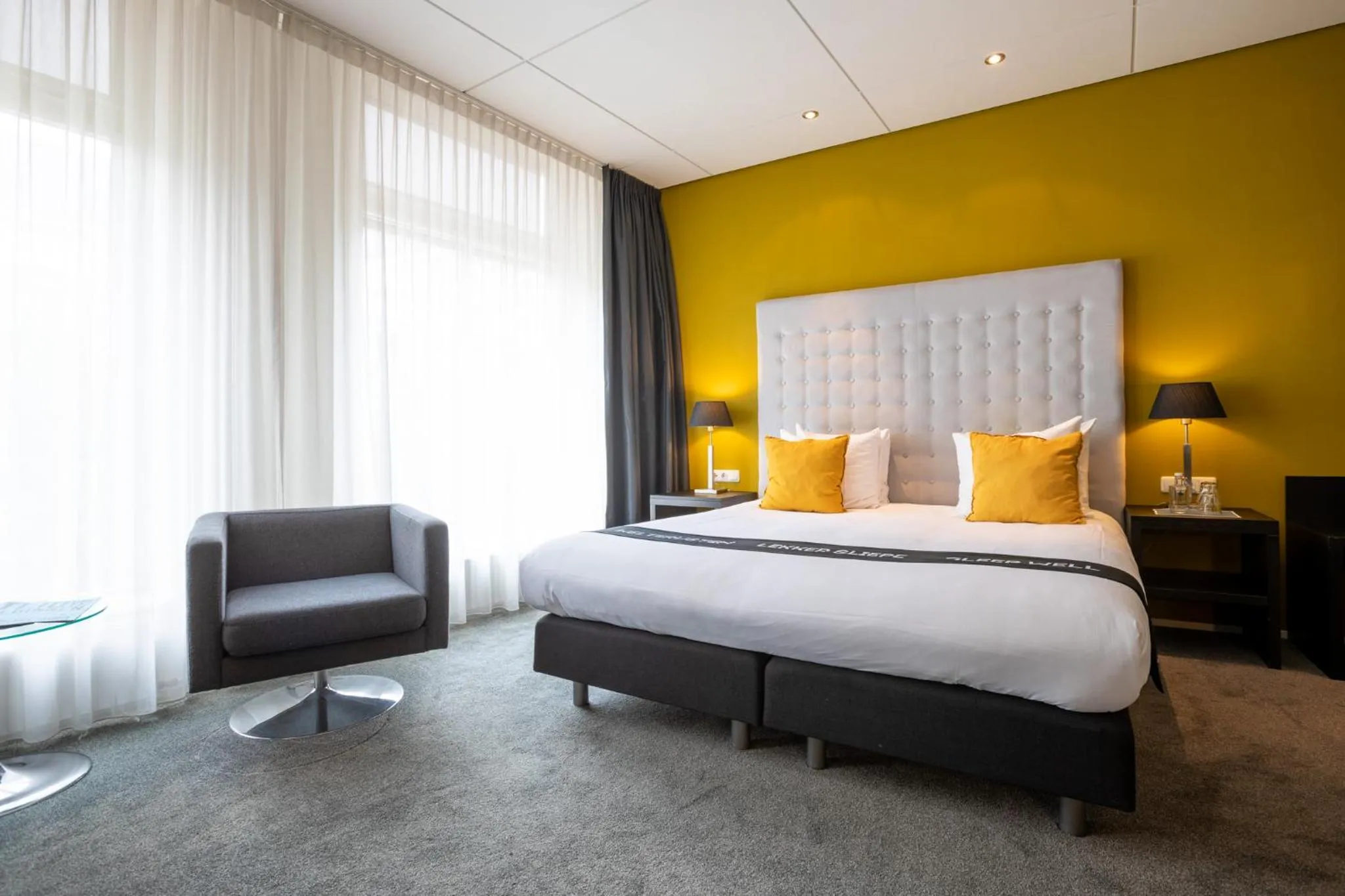 Bed in Post-Plaza Hotel & Grand Café