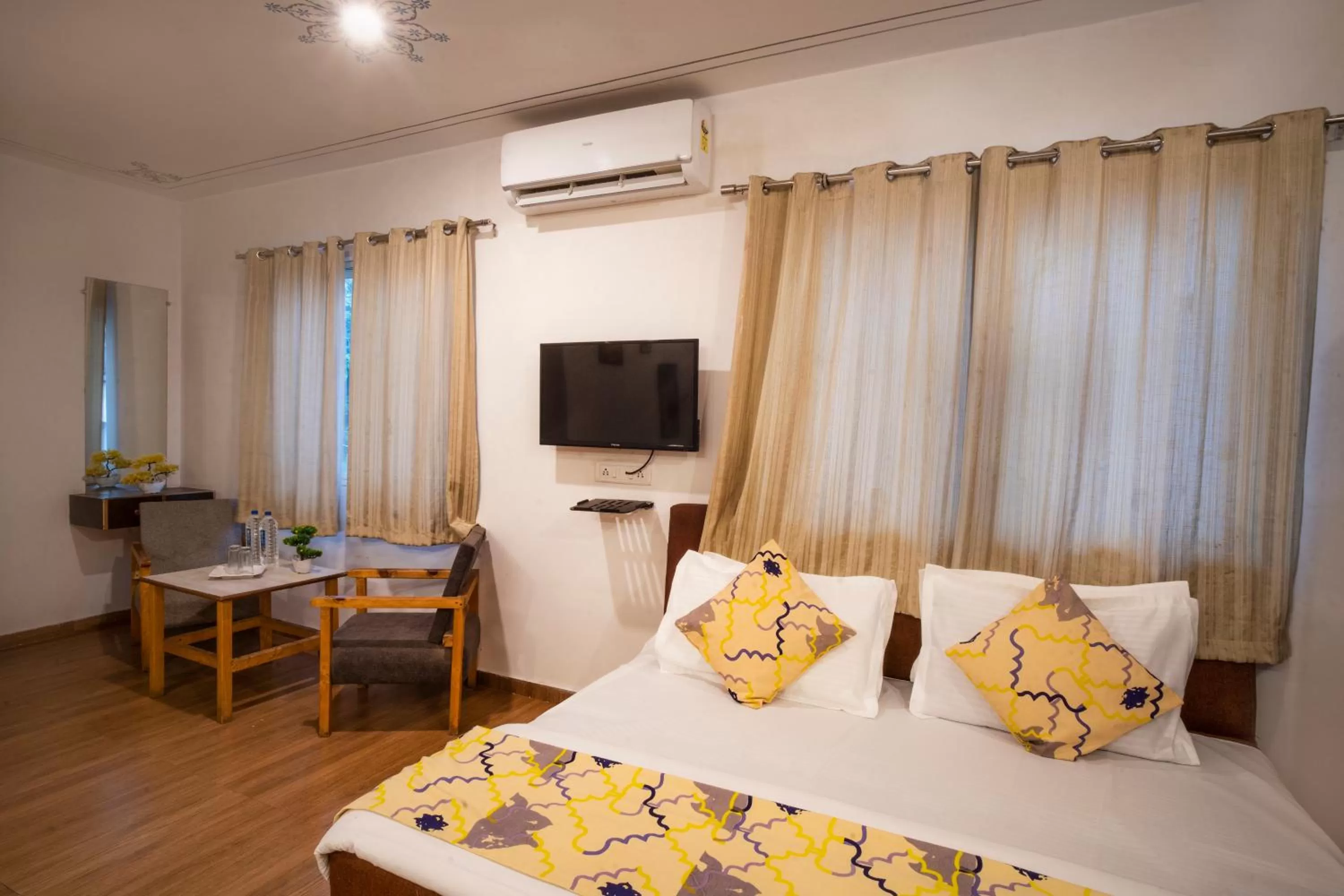 Seating area, Bed in Tripli Hotels Arunoday Palace