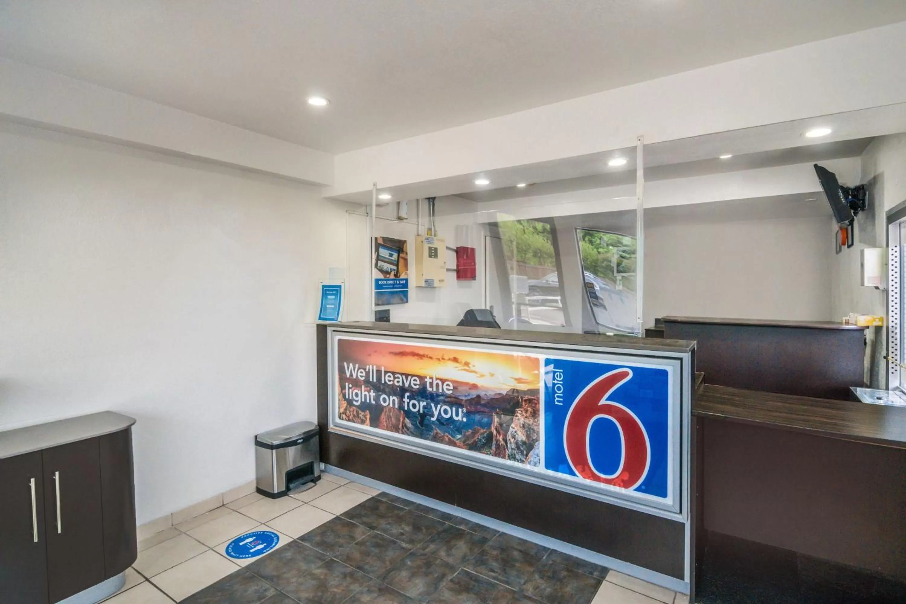 Lobby or reception in Motel 6-Irving, TX - Dallas