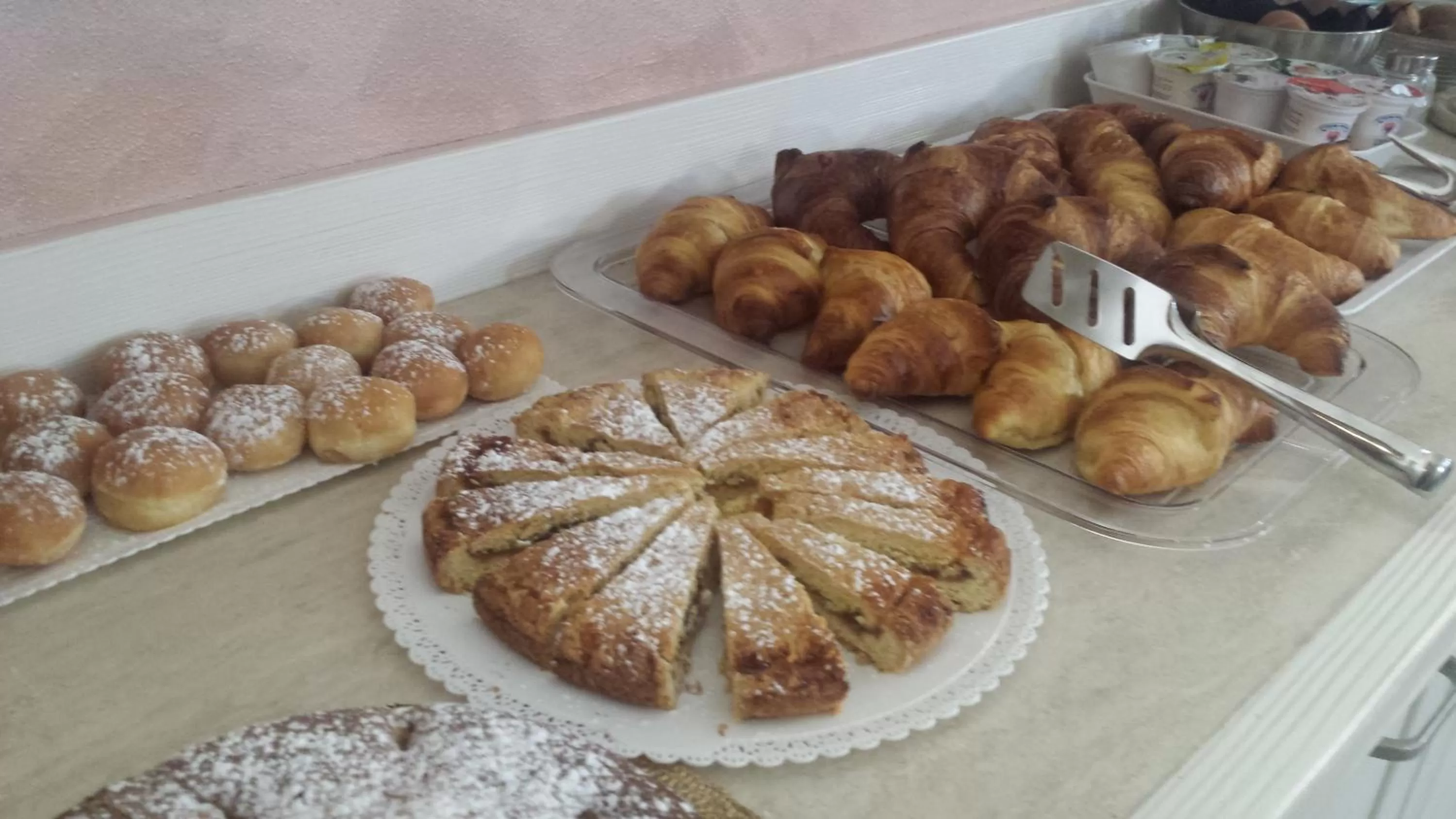 Buffet breakfast in Garni Castel Ferari
