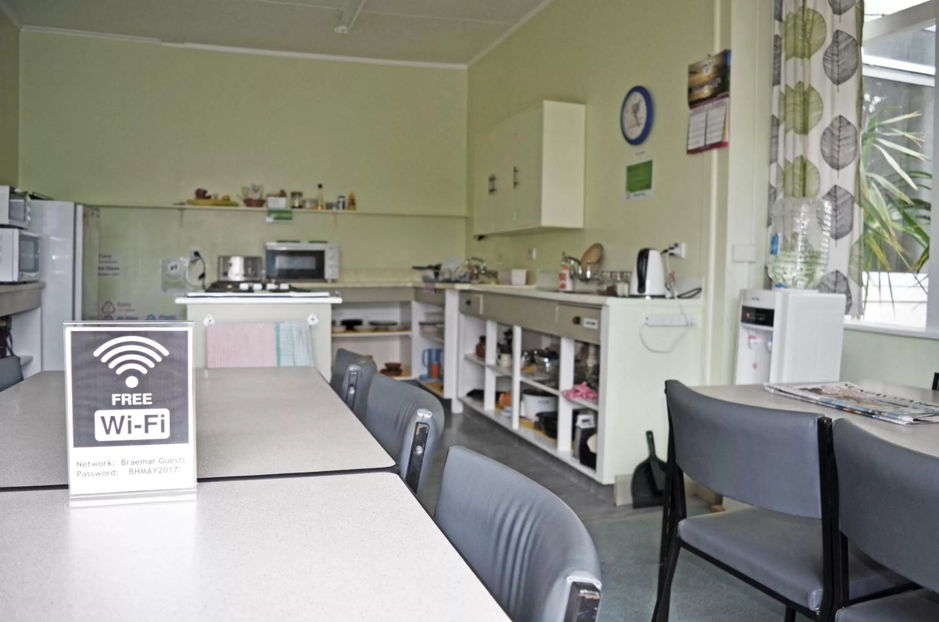 Communal kitchen, Restaurant/Places to Eat in Braemar House B&B and YHA Hostel