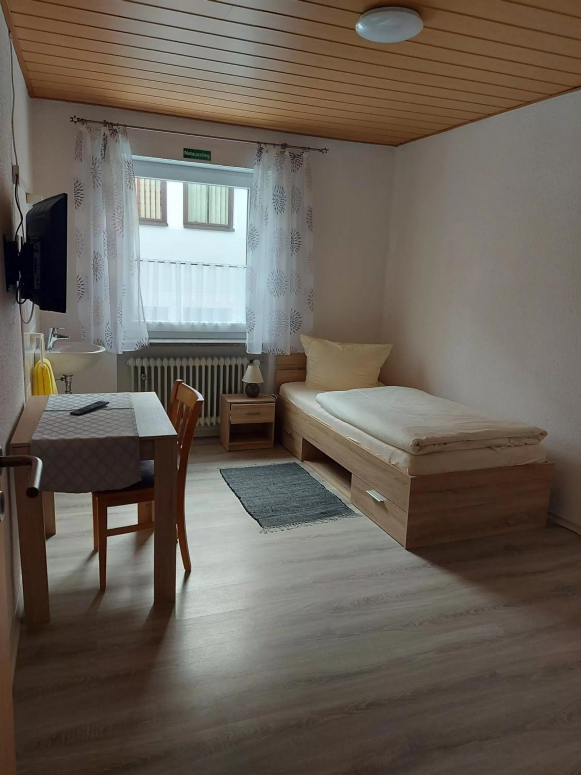 Bed in Gasthof Pension Weißes Rössl