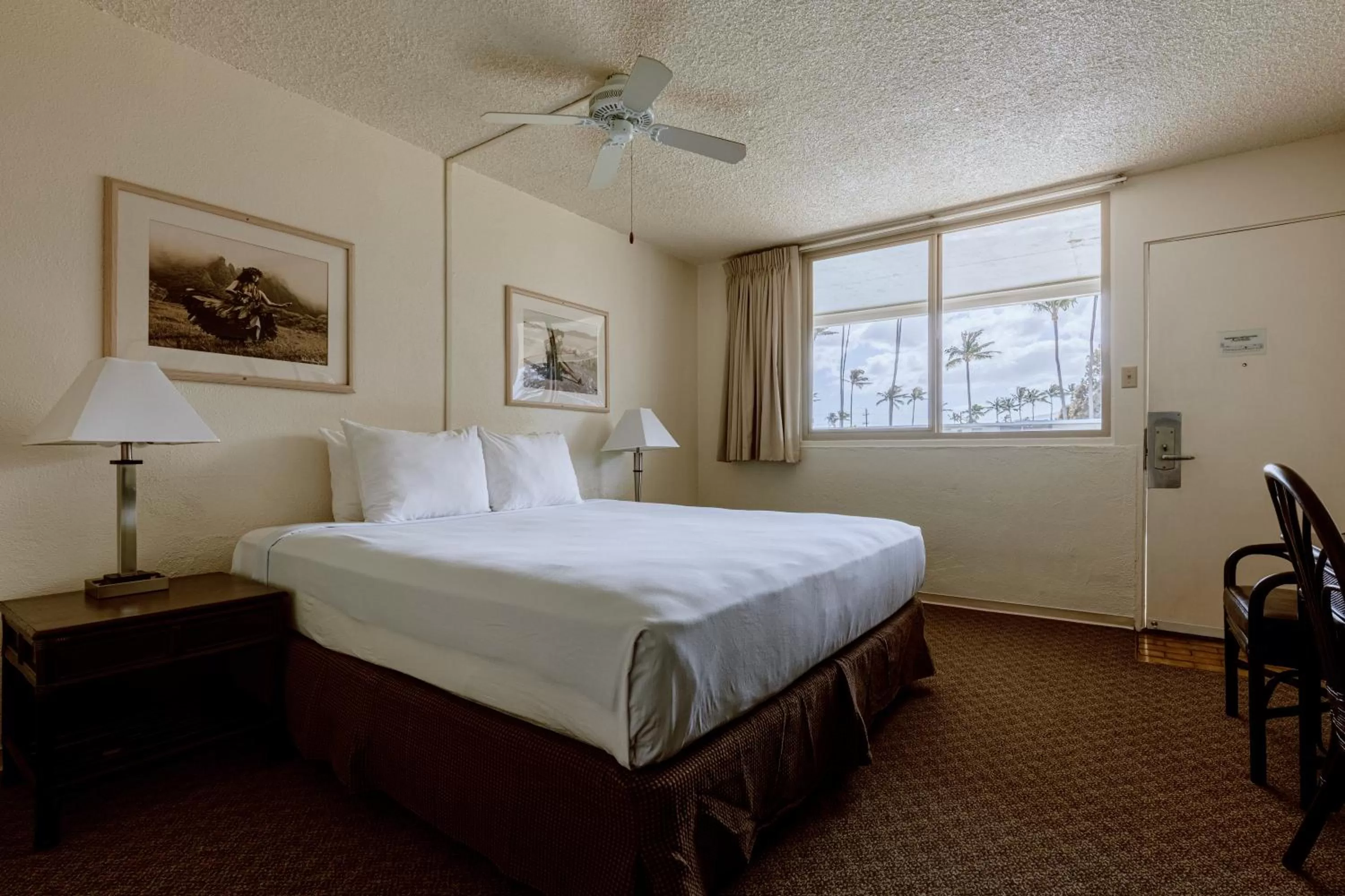 Poolside One King in Maui Seaside Hotel