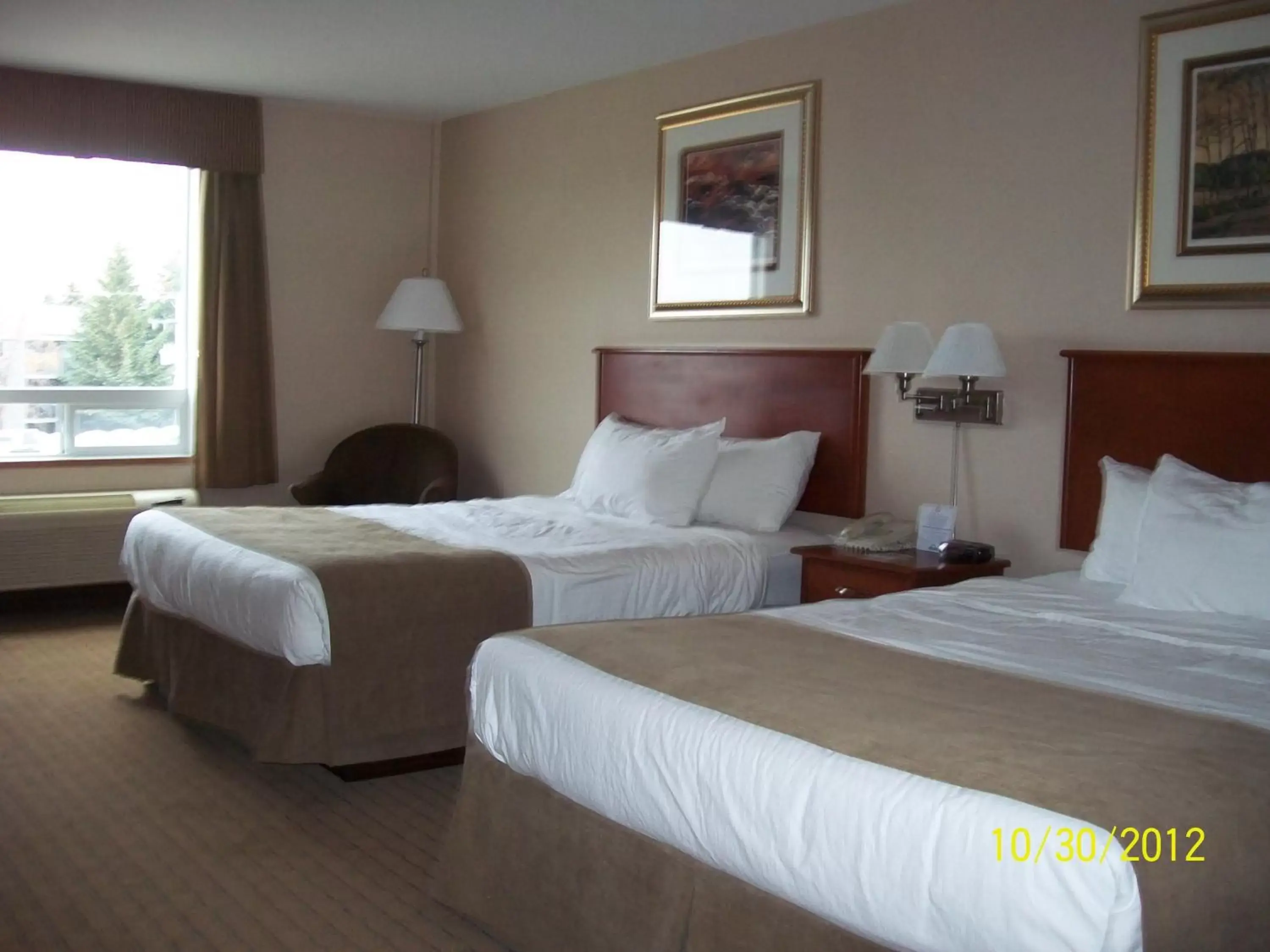 Queen Room with Two Queen Beds - Non-Smoking in Days Inn by Wyndham Moose Jaw Queen Room with Two Queen Beds - Non-Smoking in Days Inn by Wyndham Moose Jaw