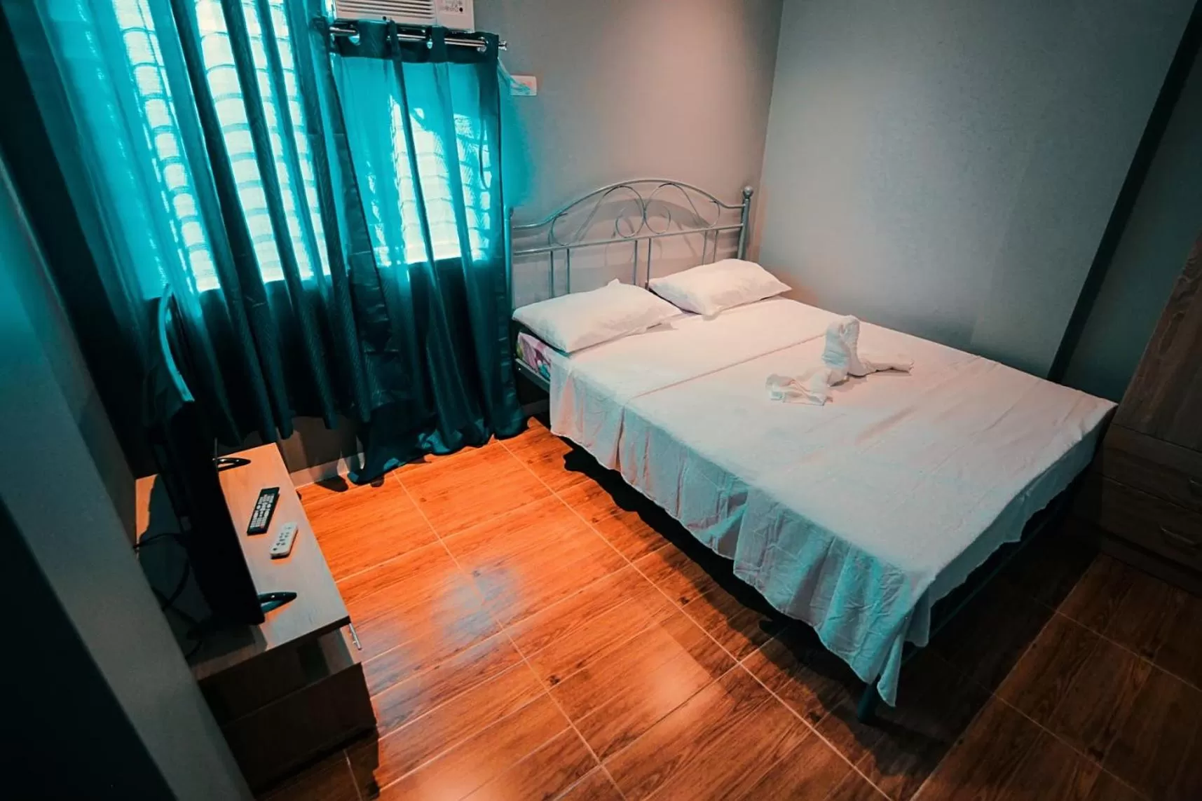 Bed in Kingswick Residences & Lodge