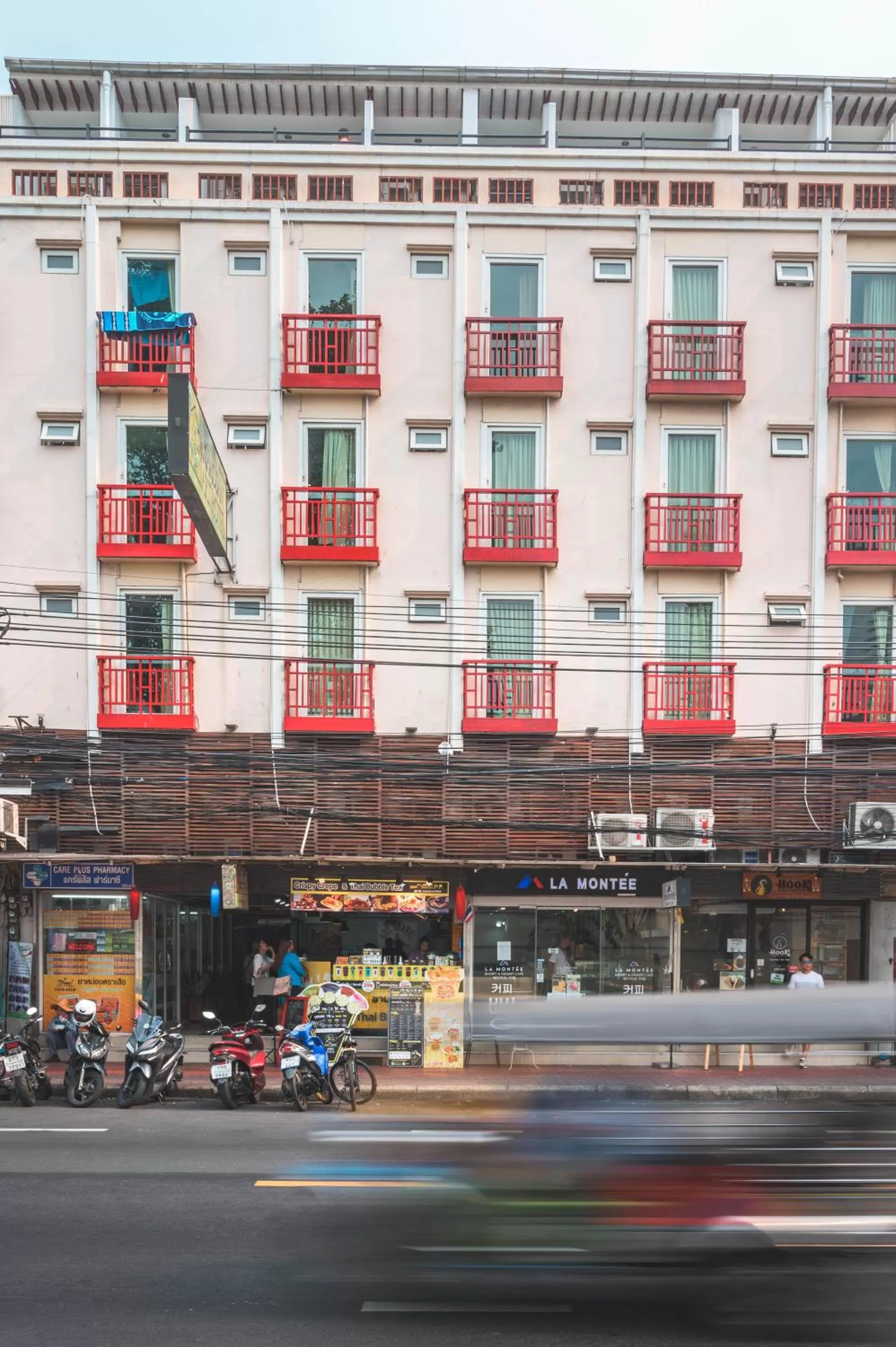 Property building in Khaosan Art Hotel