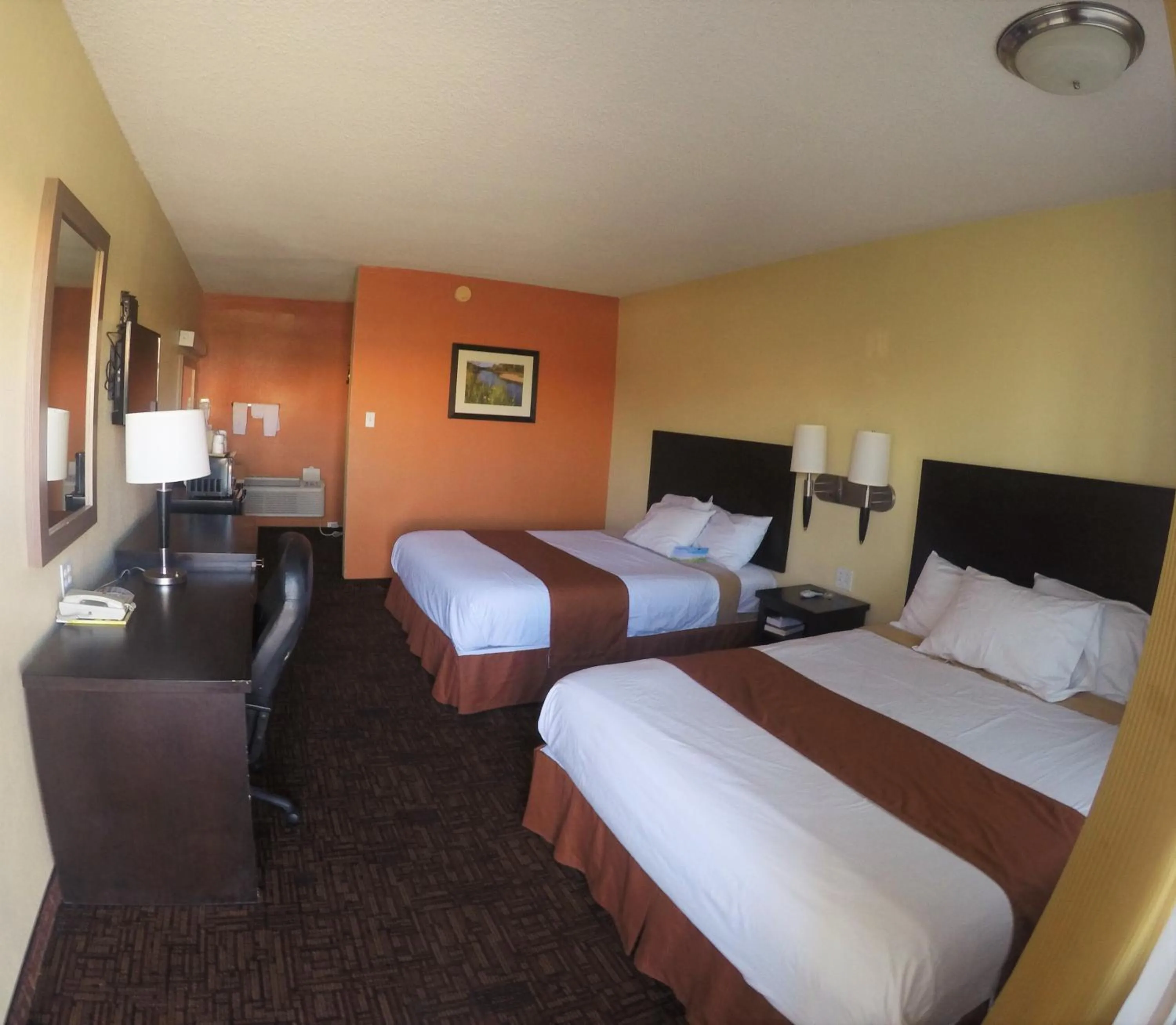 Photo of the whole room, Bed in Americas Best Value Inn Blythe CA
