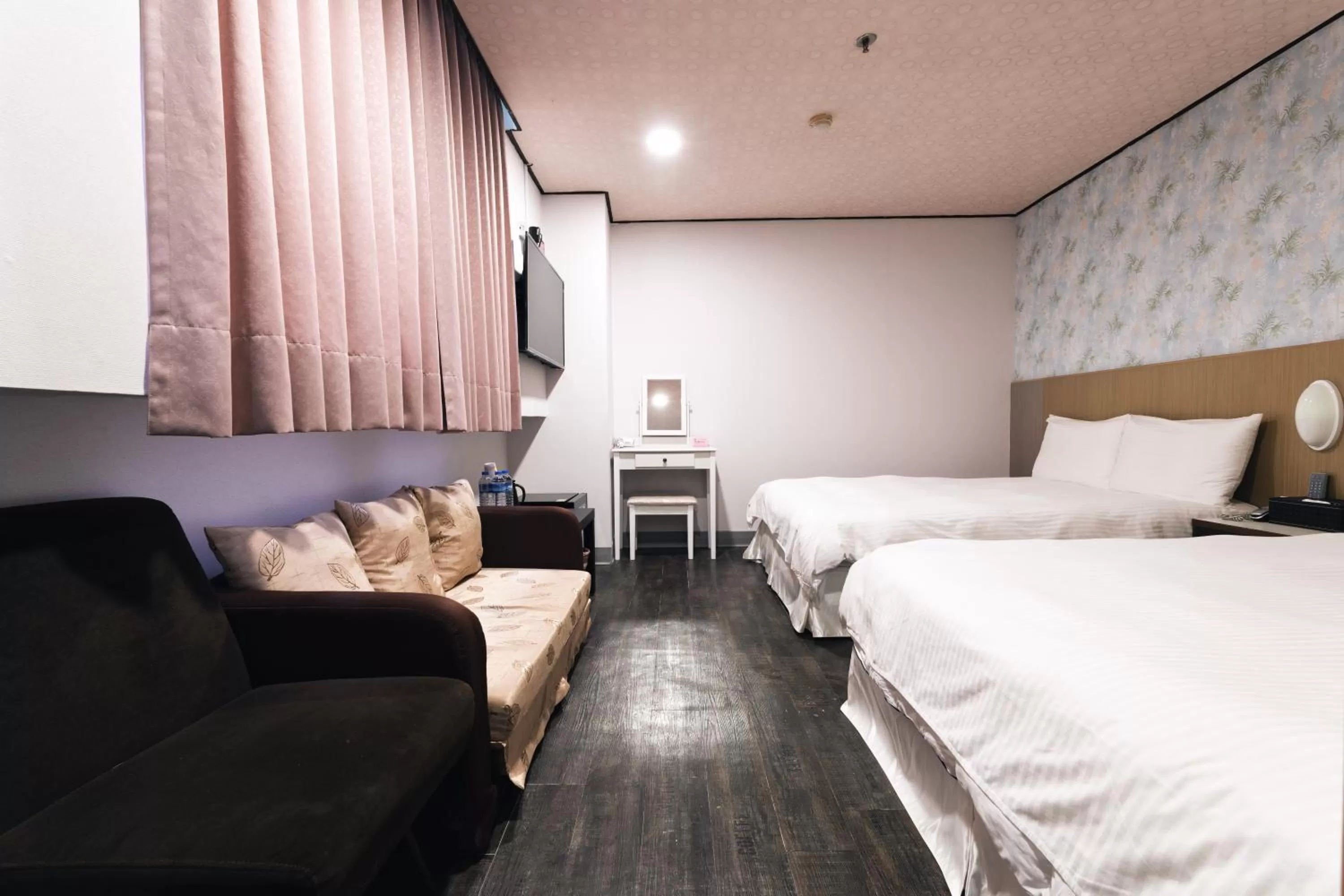 Photo of the whole room, Bed in Sofu Hotel