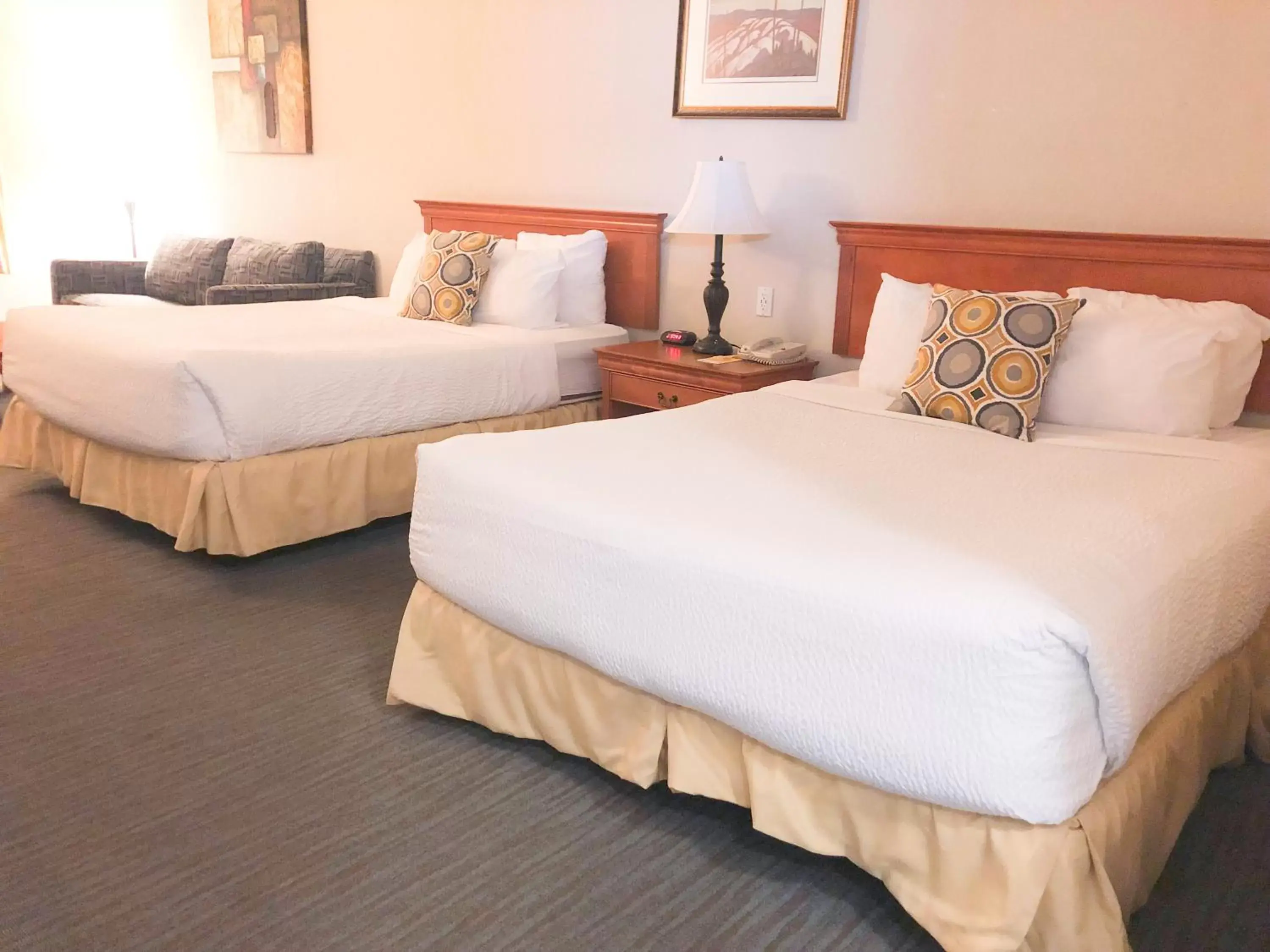 Suite with Two Queen Beds in Days Inn by Wyndham Niagara Falls Centre St By the Falls Suite with Two Queen Beds in Days Inn by Wyndham Niagara Falls Centre St By the Falls