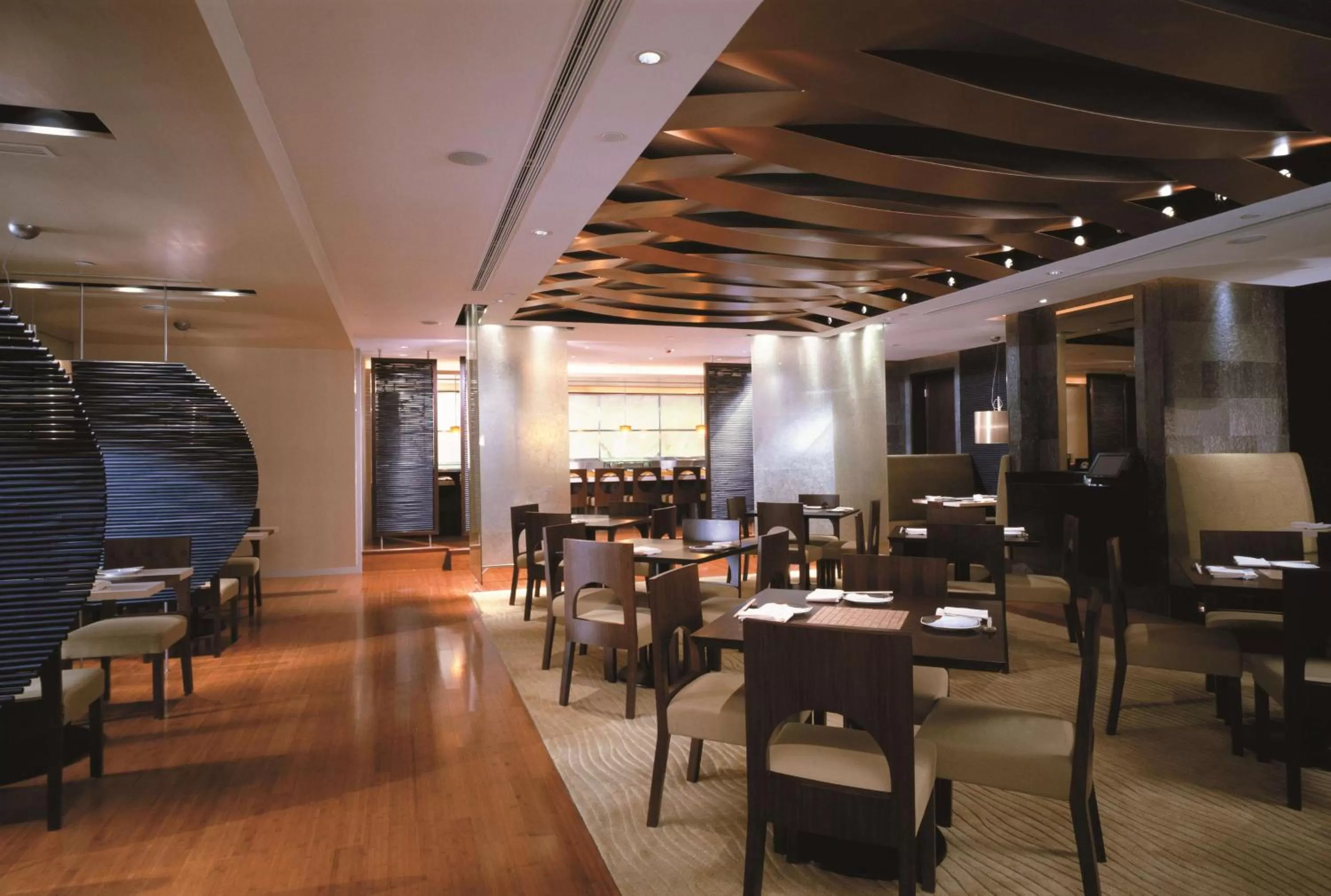 Restaurant/places to eat in Kowloon Shangri-La, Hong Kong