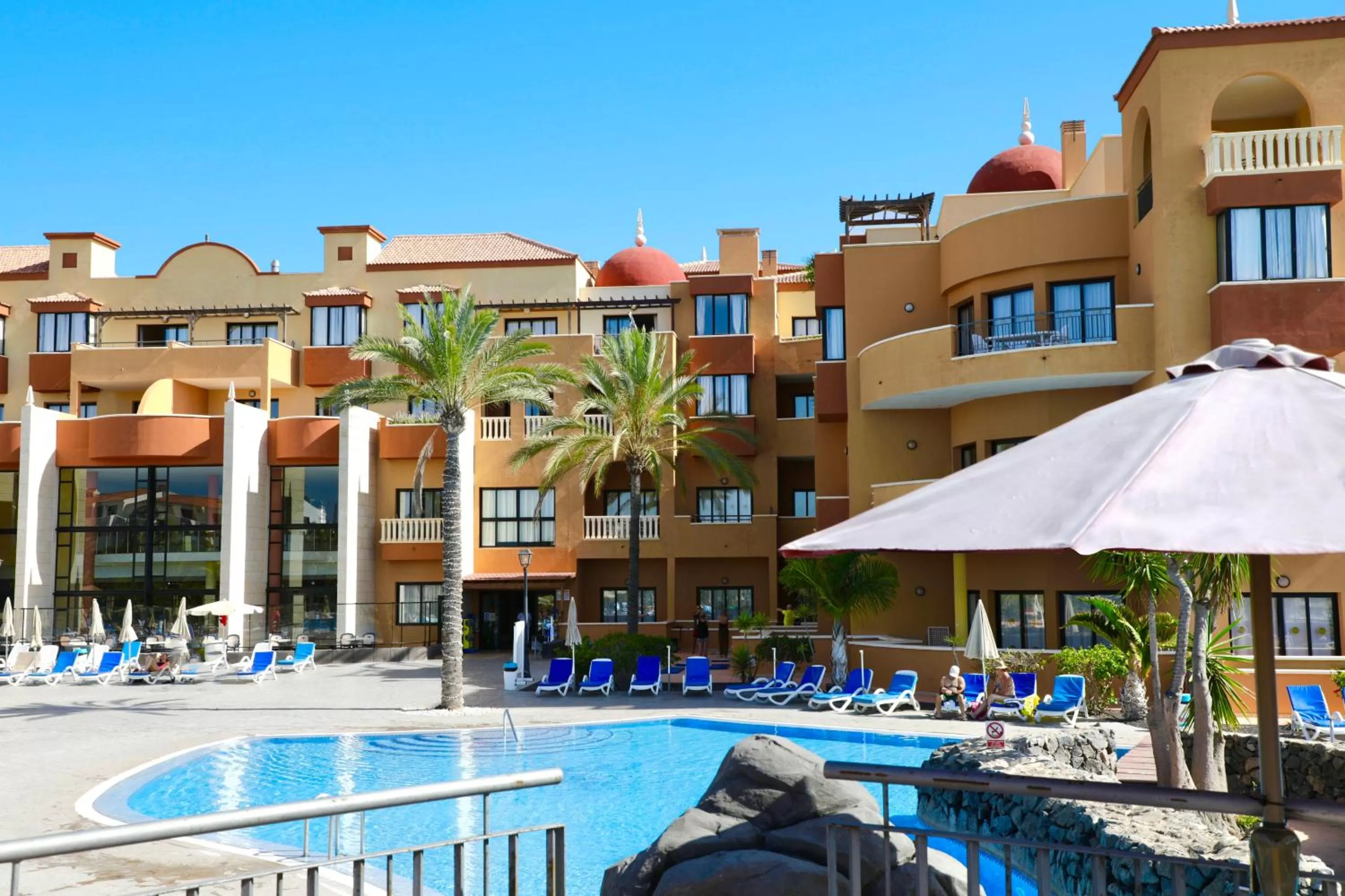 Swimming pool in Grand Muthu Golf Plaza Hotel & Spa