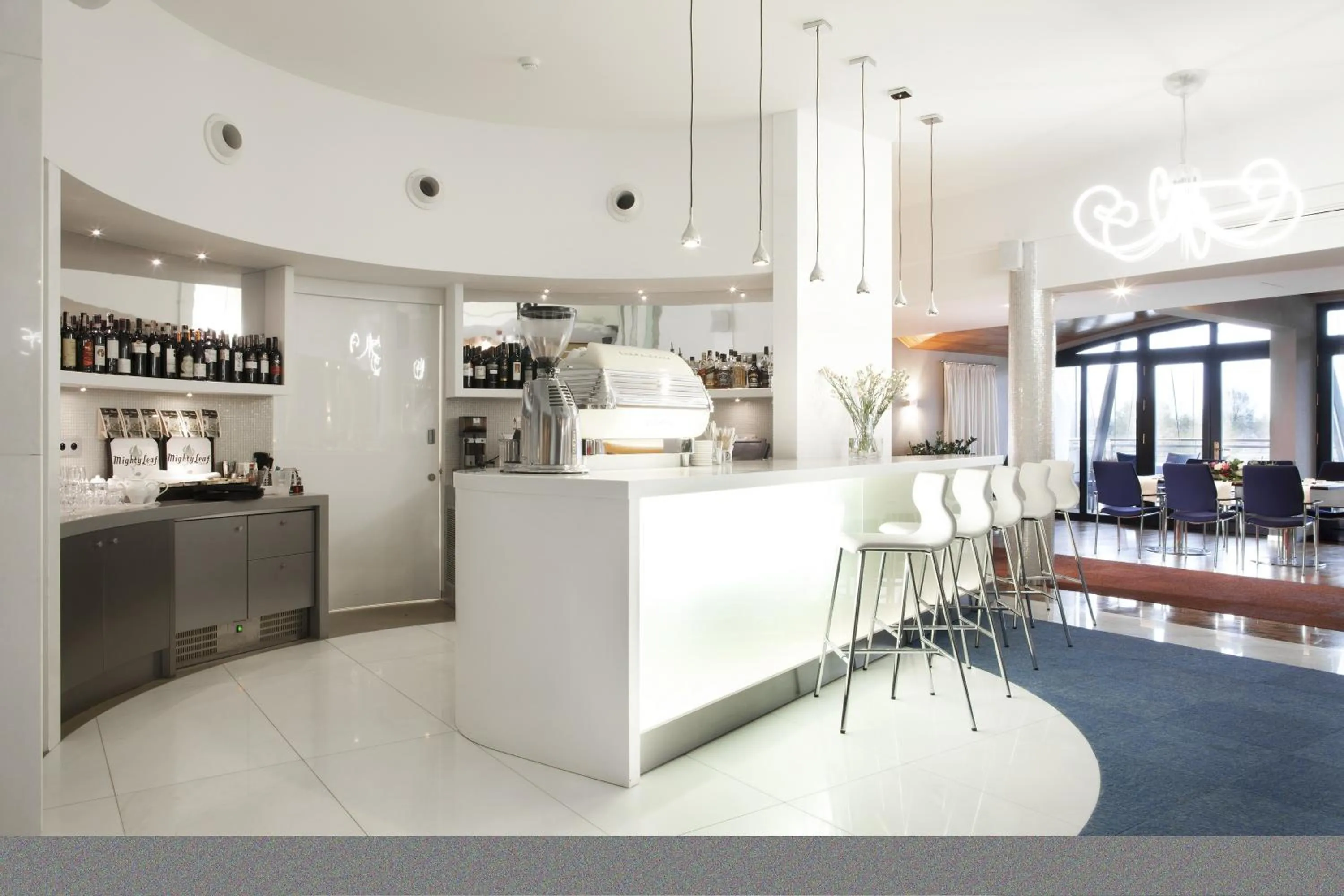 Restaurant/places to eat in Blue Swan