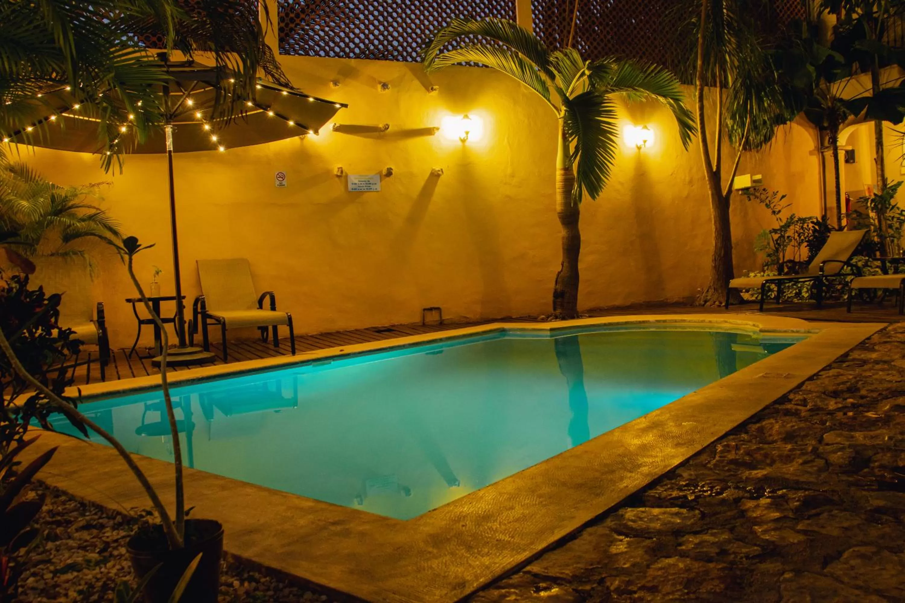 Night in Hotel Marionetas