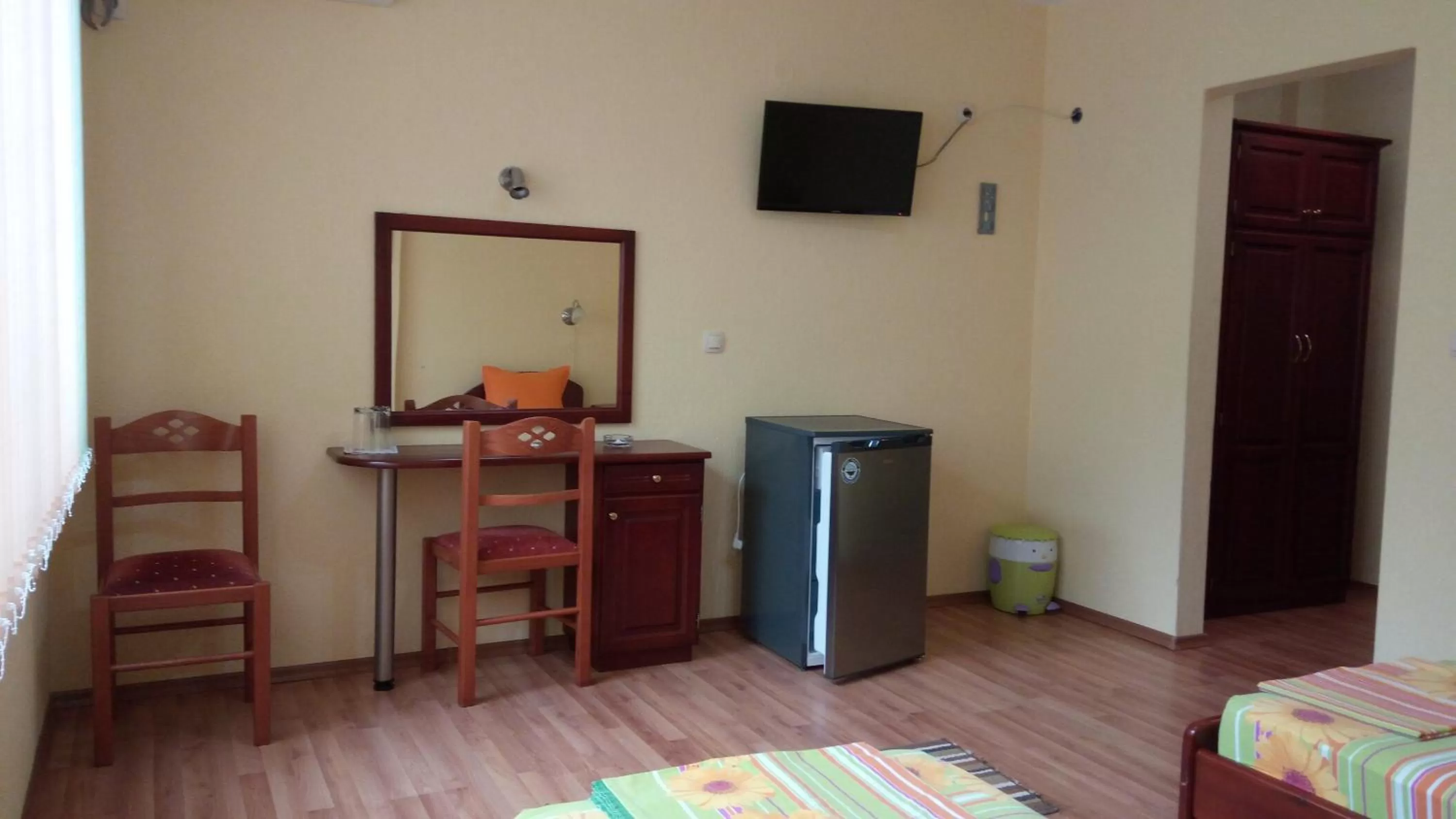 TV/Entertainment Center in Motel Elegance