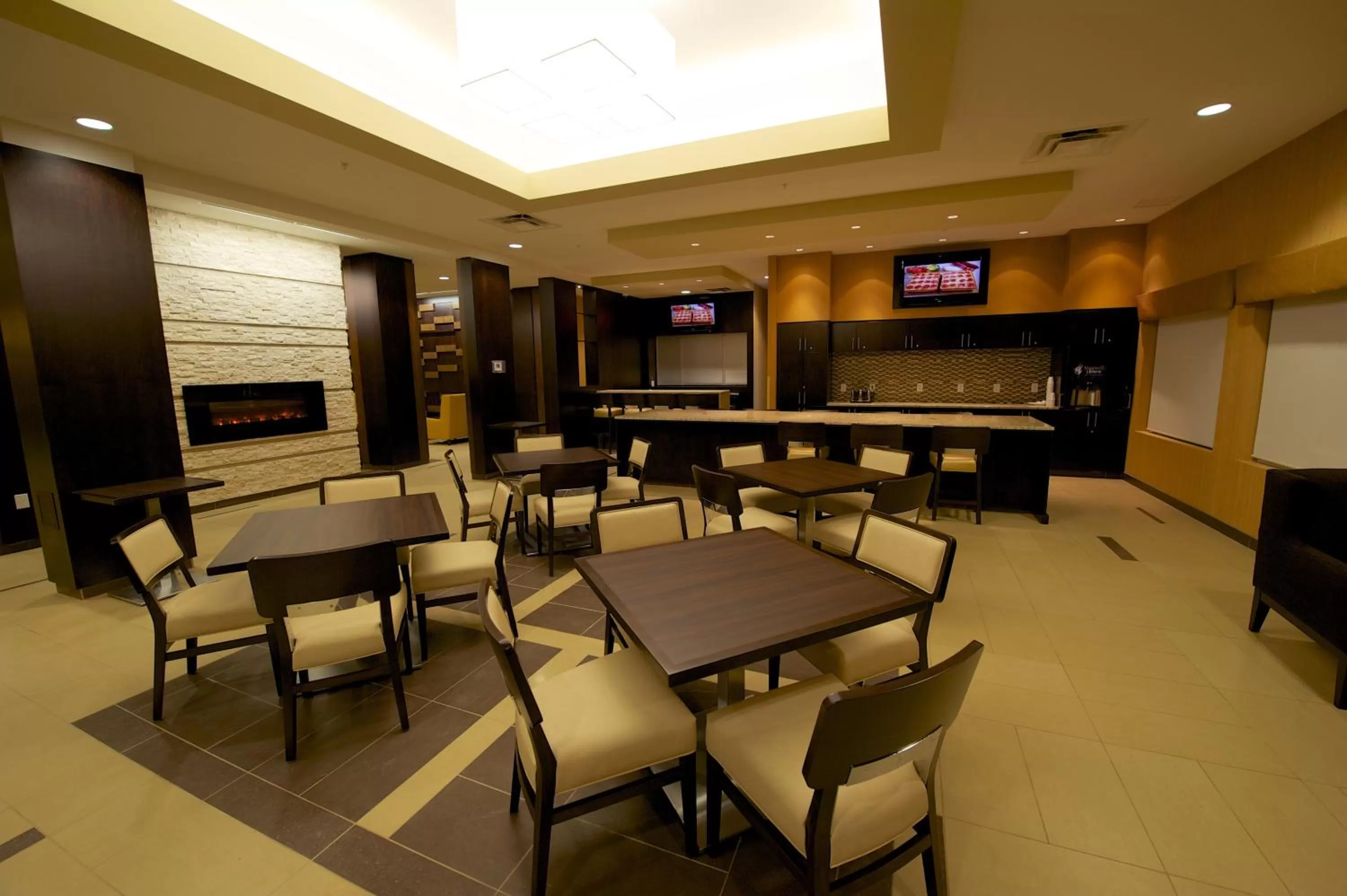 Lounge or bar in Days Inn & Suites by Wyndham Winnipeg Airport Manitoba