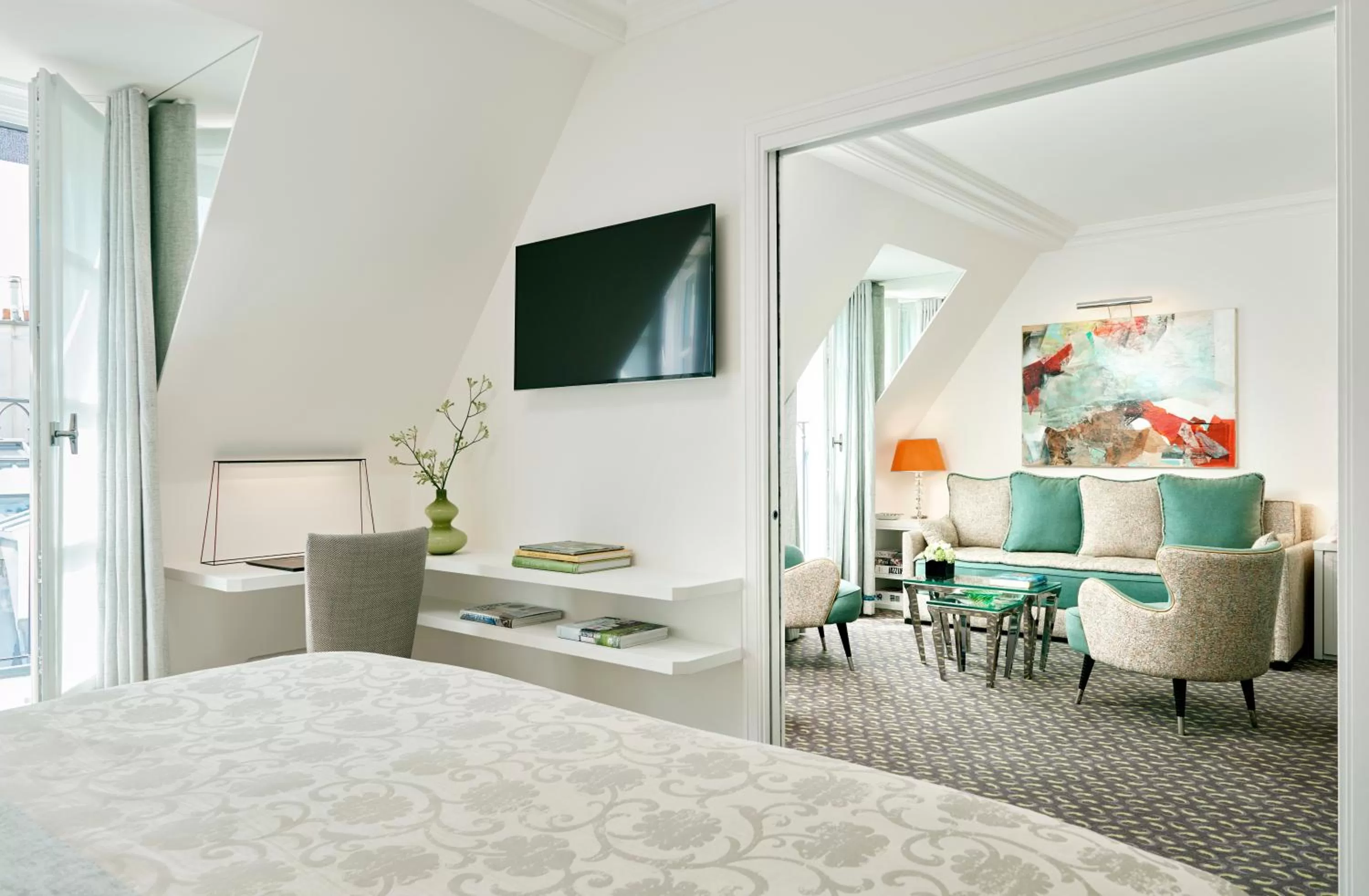 Living room, Bed in Le Burgundy Paris