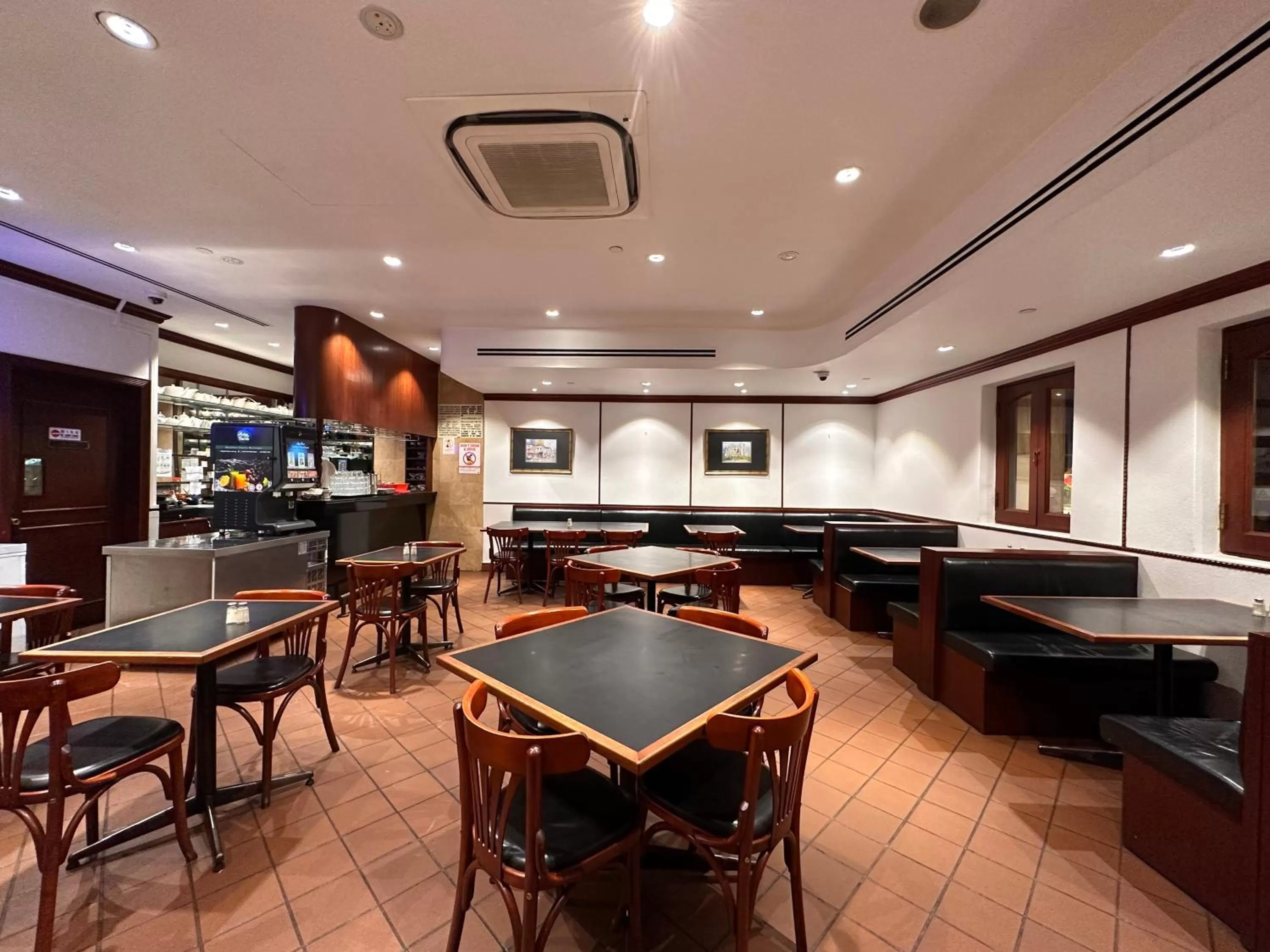 Restaurant/places to eat in Park View Hotel