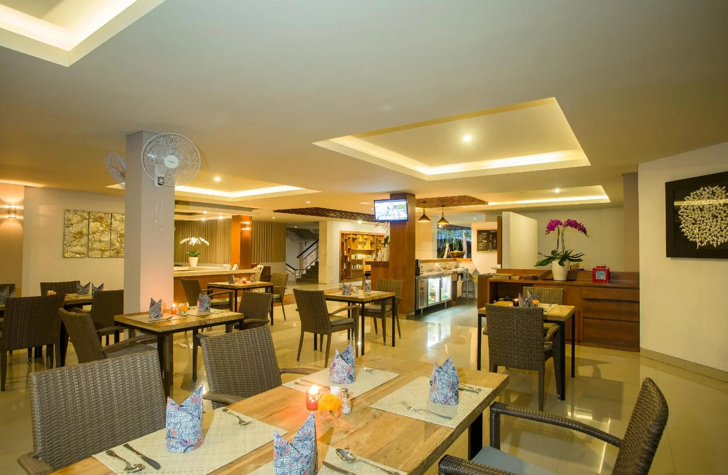 Restaurant/places to eat in Mahalaksmi Boutique Hotel