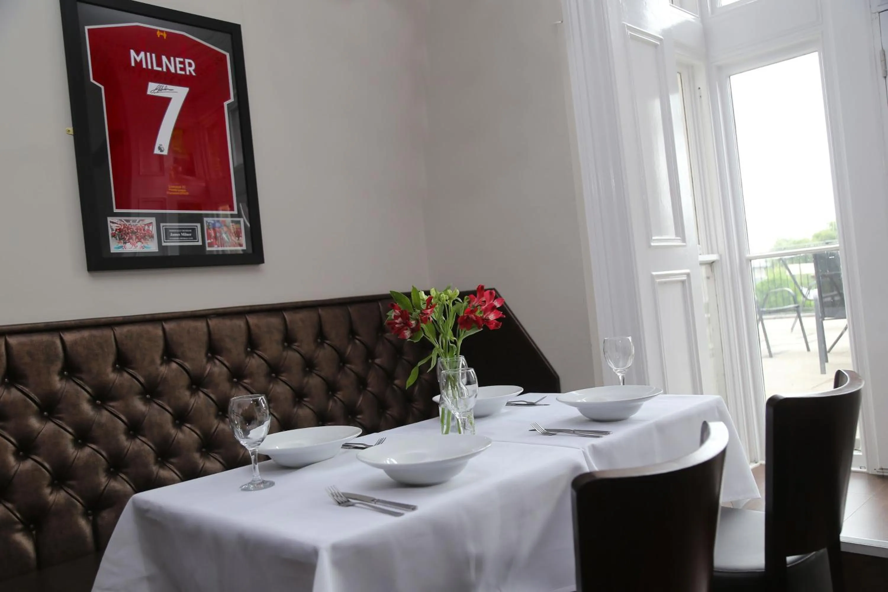 Restaurant/places to eat in Hotel Tia