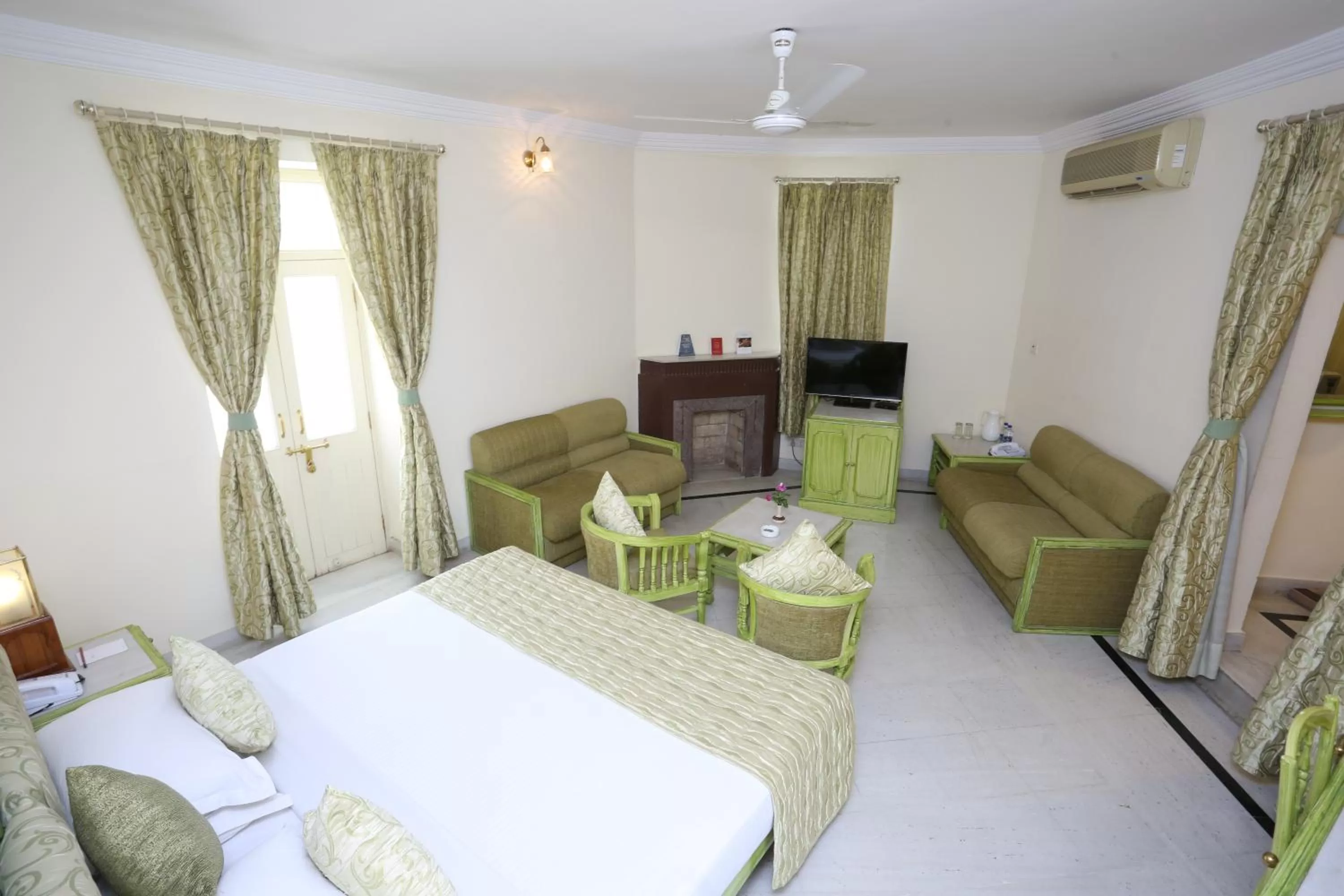 Bedroom, Bed in Garden Hotel - Heritage by HRH Group of Hotels