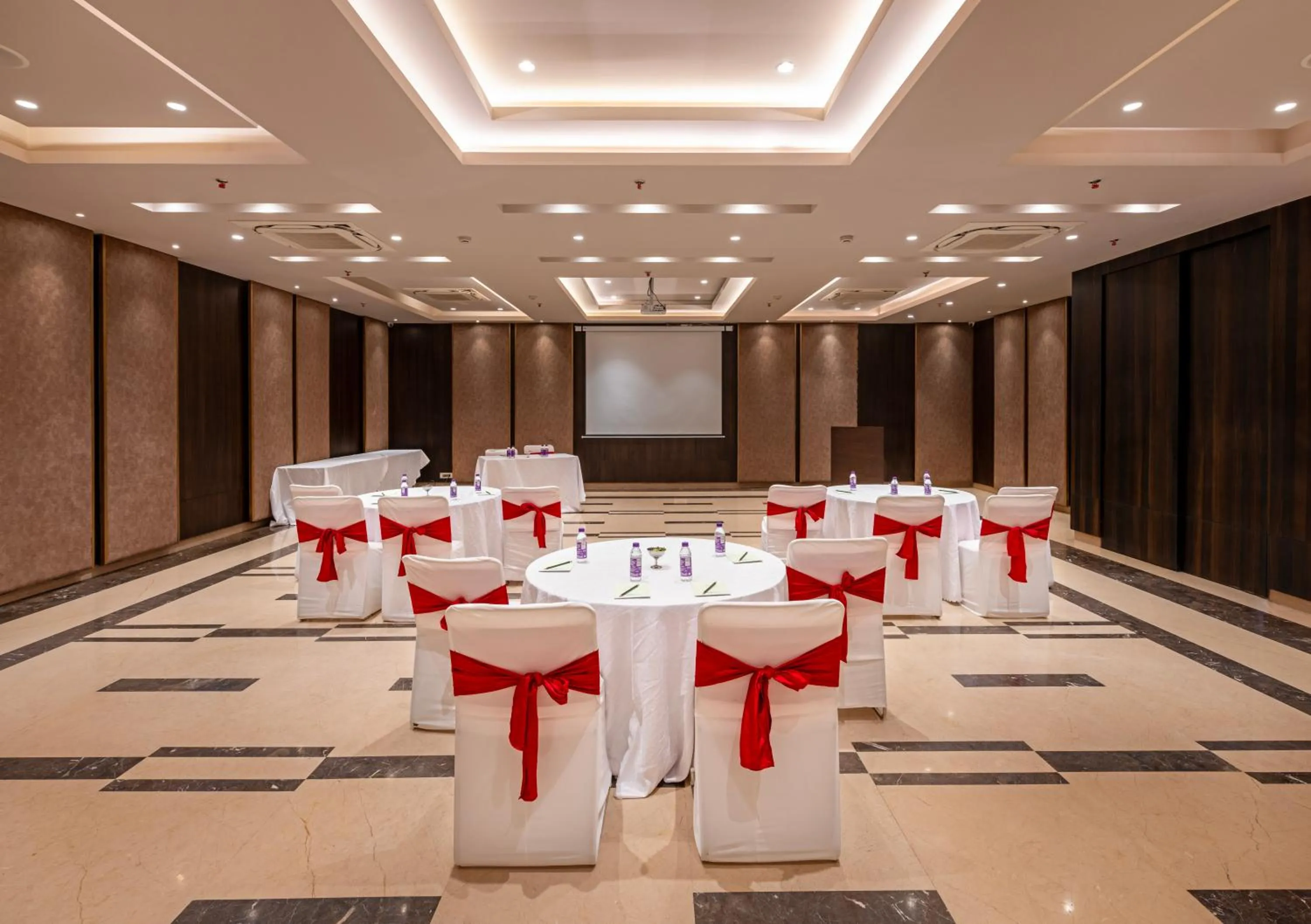 Banquet/Function facilities in Hotel Saket 27